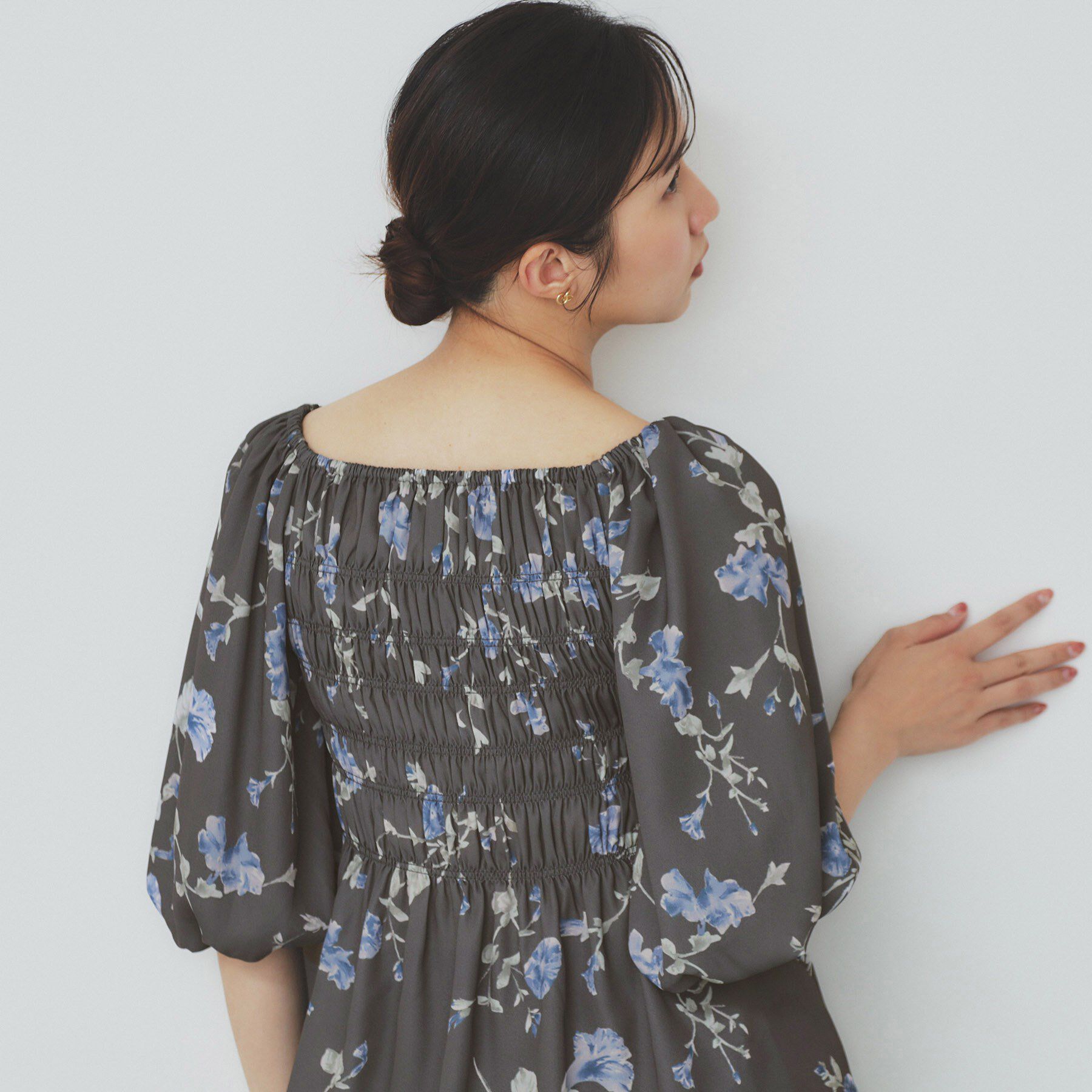 index「フラワーシャーリングペプラムブラウス【洗濯機洗い可】」|シャツ・ブラウス|