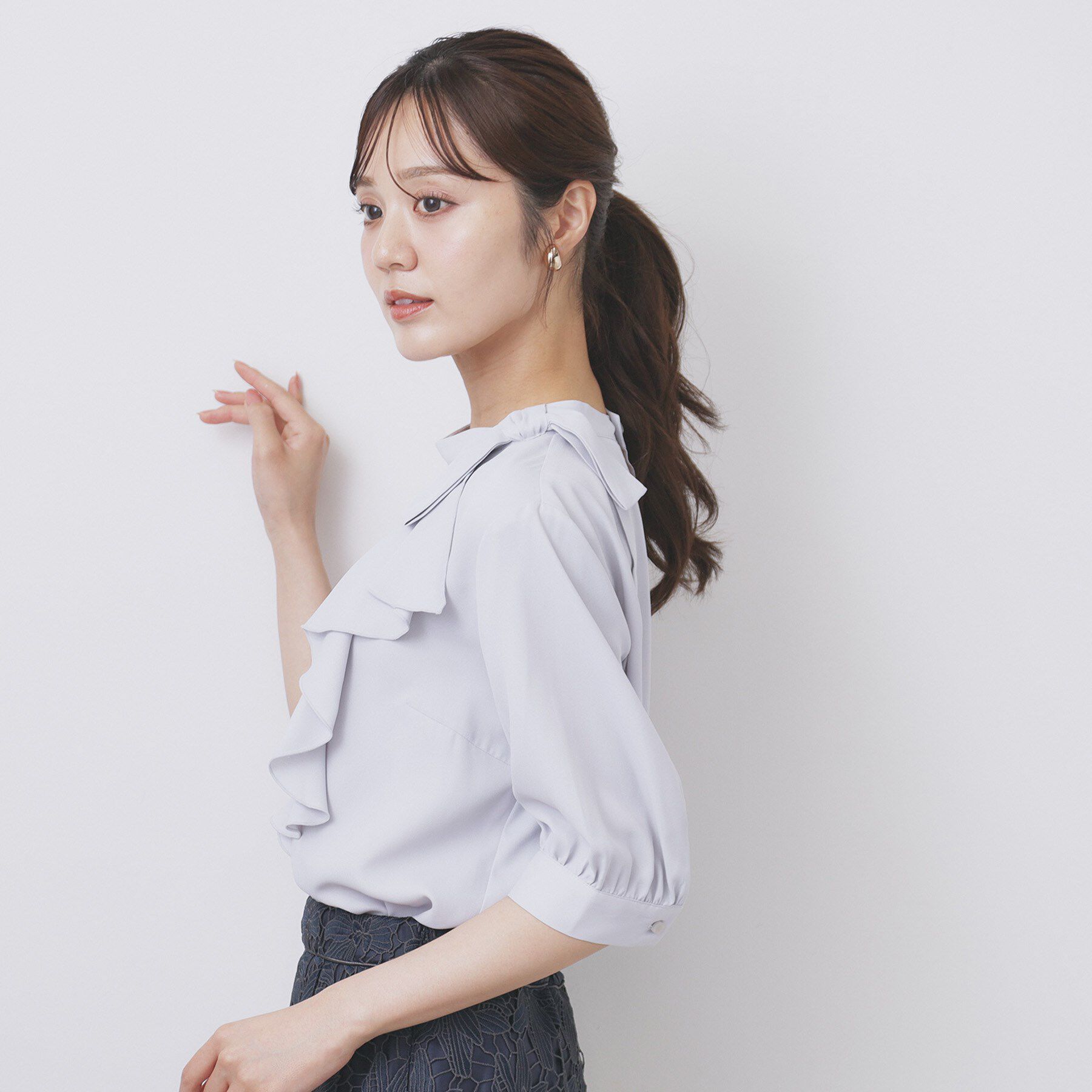 index「ロールカラーアシメフリルリボンブラウス【洗濯機洗い可/イージーアイロン】」|シャツ・ブラウス|