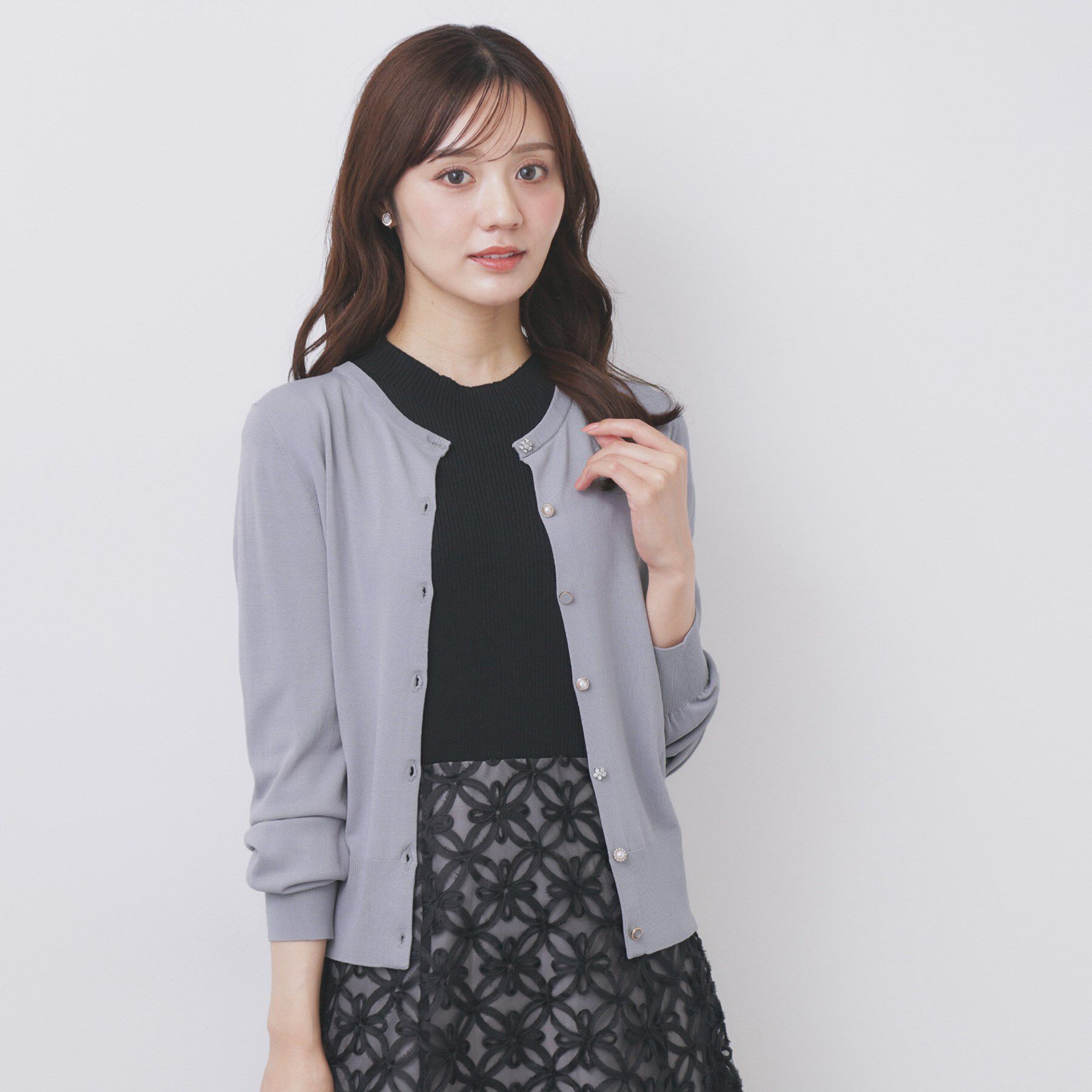index「《美人百花掲載》ビジュークルーネックカーディガン【洗濯機洗い可/UVケア/接触冷感/抗ピル】」|カーディガン|グレー(012)