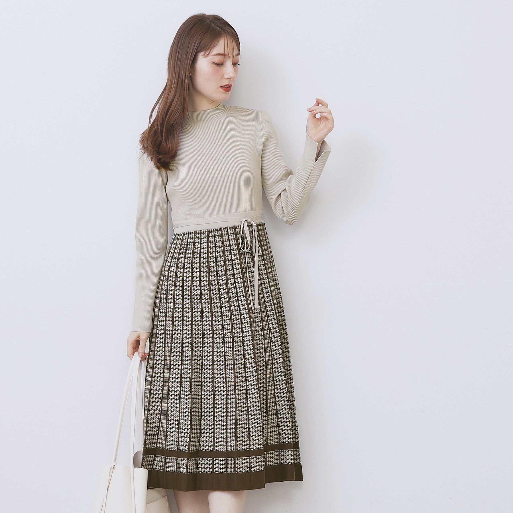 index「千鳥チェックバイカラーニットワンピース【洗濯機OK/抗ピル】」|ワンピース|グレージュ(050)