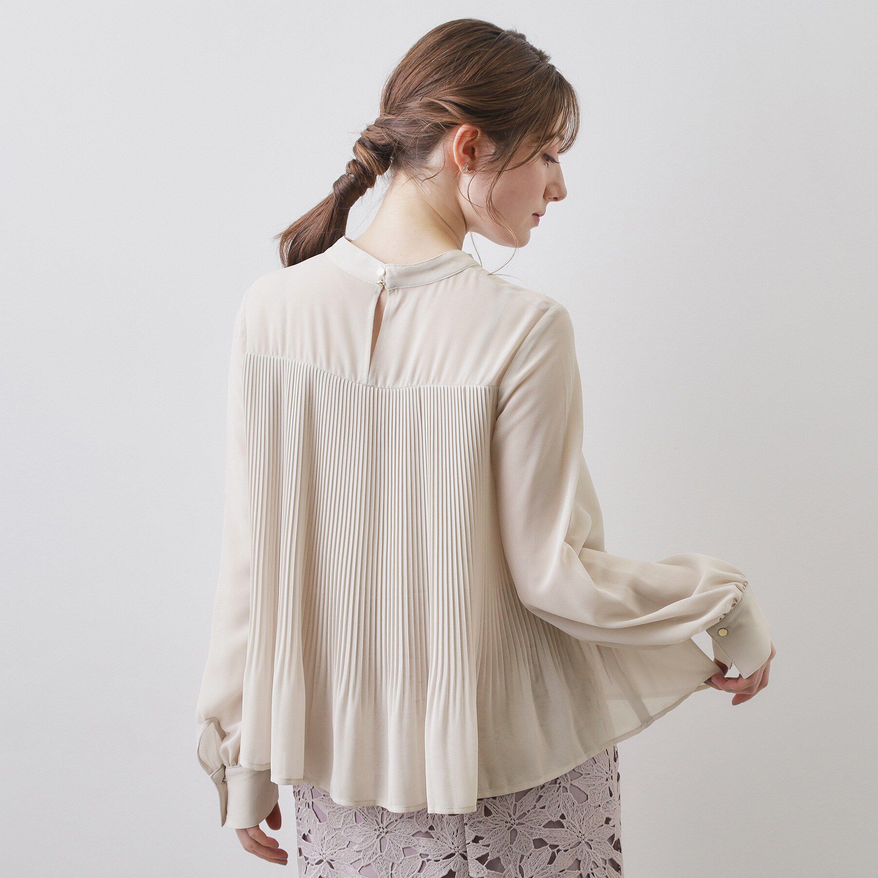 index「エアリープリーツスタンドカラーブラウス【洗濯機OK/イージーアイロン/防シワ】《5col》」|シャツ・ブラウス|