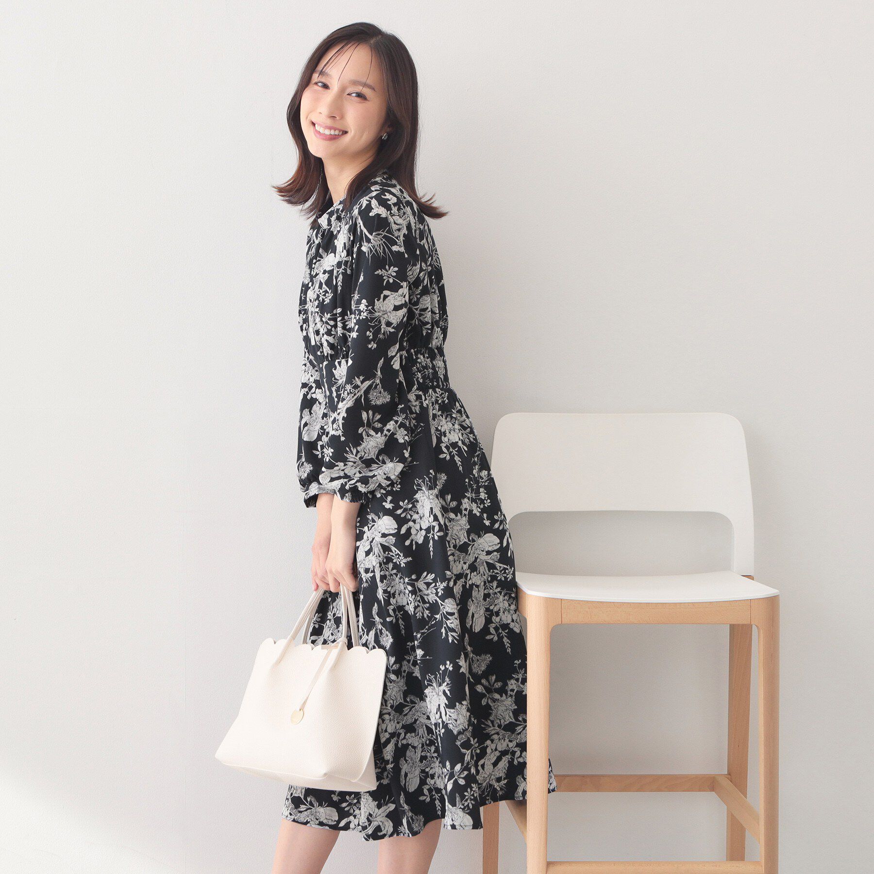 index「フラワーハイネックタックワンピース【洗濯機OK/イージーアイロン/防シワ】」|ワンピース|