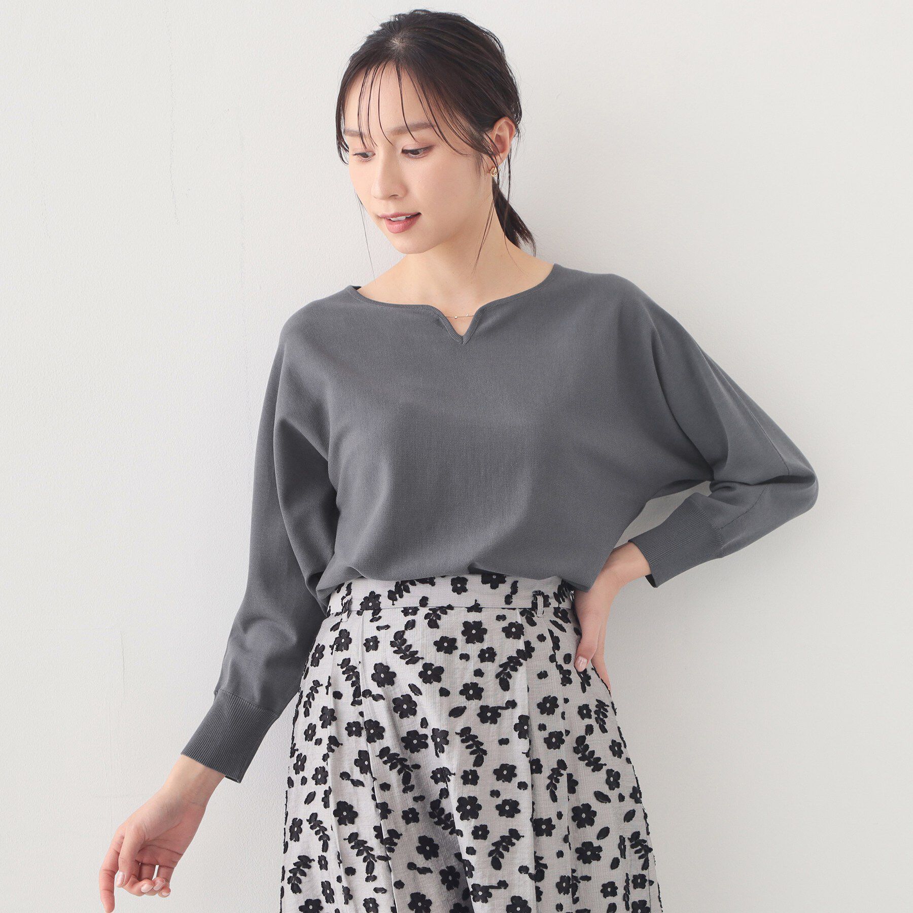 index「フロントパーツ付きドルマンスリーブニット【洗濯機OK/抗ピル】《7col》」|ニット・セーター|チャコールグレー(0