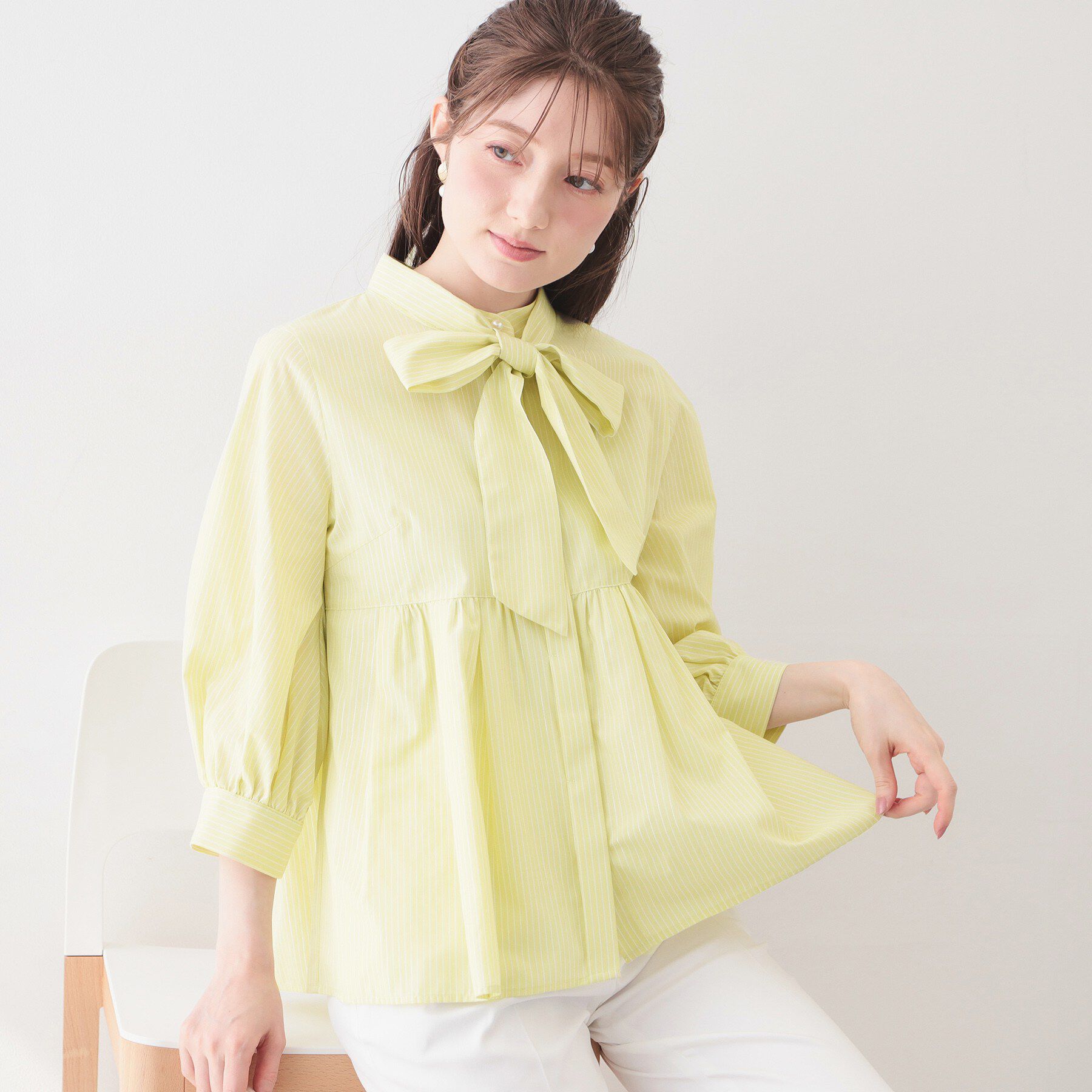 index「2WAYペプラムブラウス/ボウタイ取り外し可【洗濯機OK/イージーアイロン/防シワ】《XS～LL/8」|シャツ・ブラウス|ライトグリーン(32