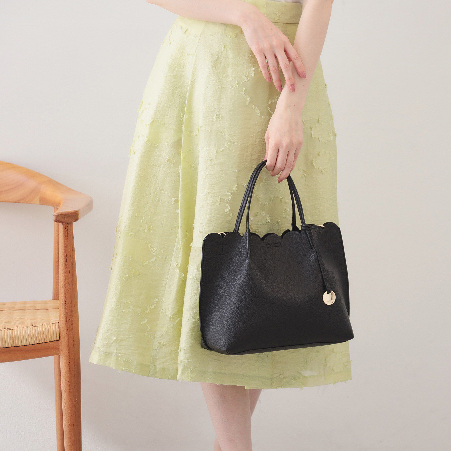 index「【2WAY】軽量合皮スカラップデザインミドルトートバッグ」|トートバッグ|