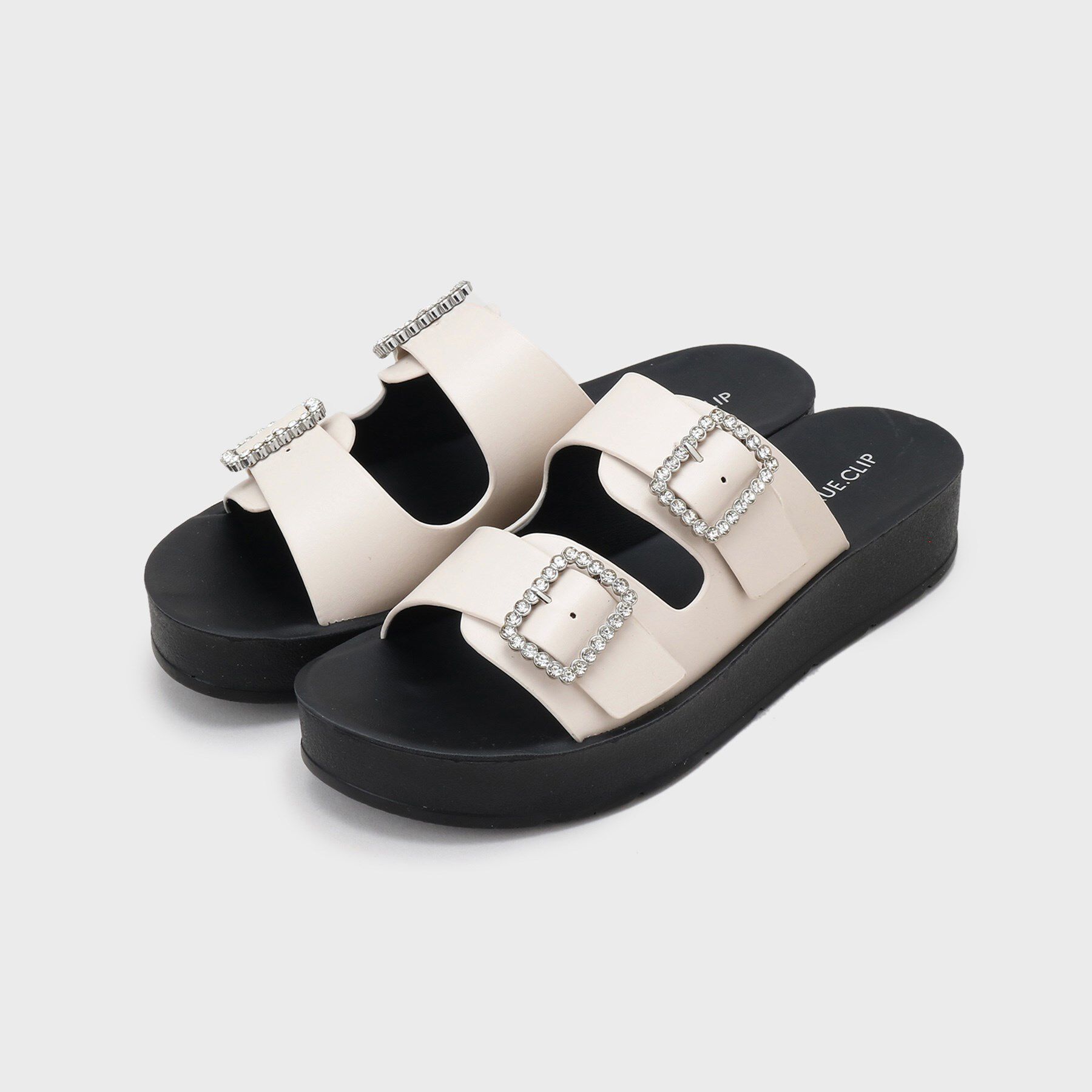OPAQUE.CLIP「ビジューバックルダブルベルトサンダル」|サンダル|オフホワイト(003