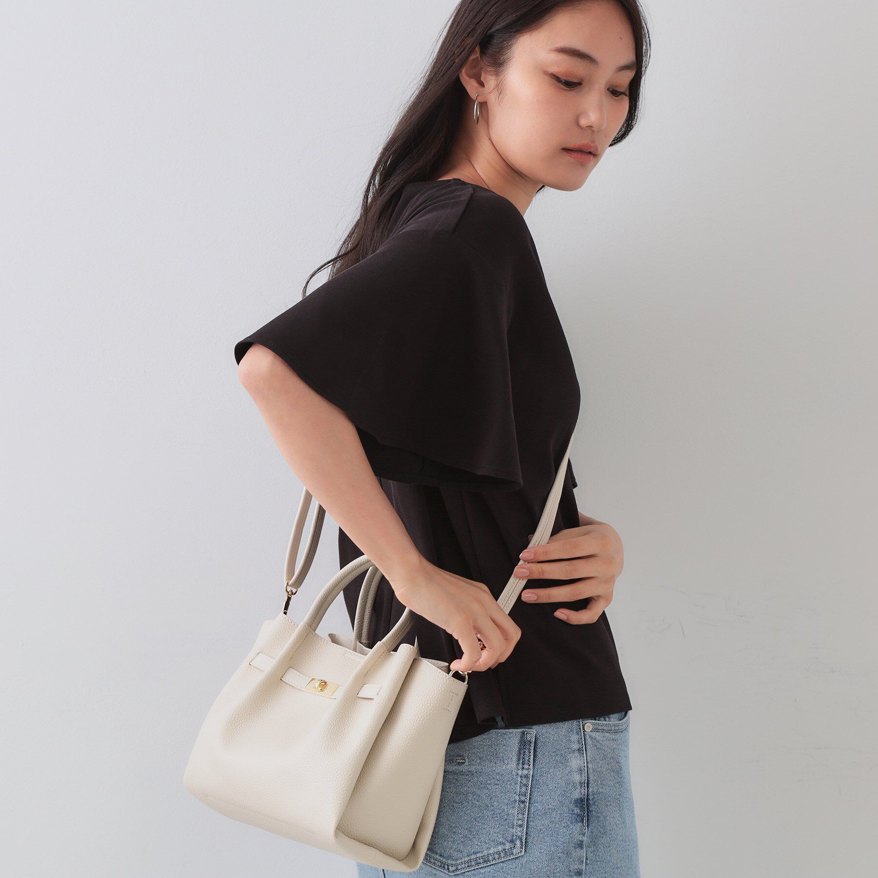 OPAQUE.CLIP「【軽量/2WAY/通勤対応】フロントベルトデザインミドルトートバッグ」|ショルダー・メッセンジャー|