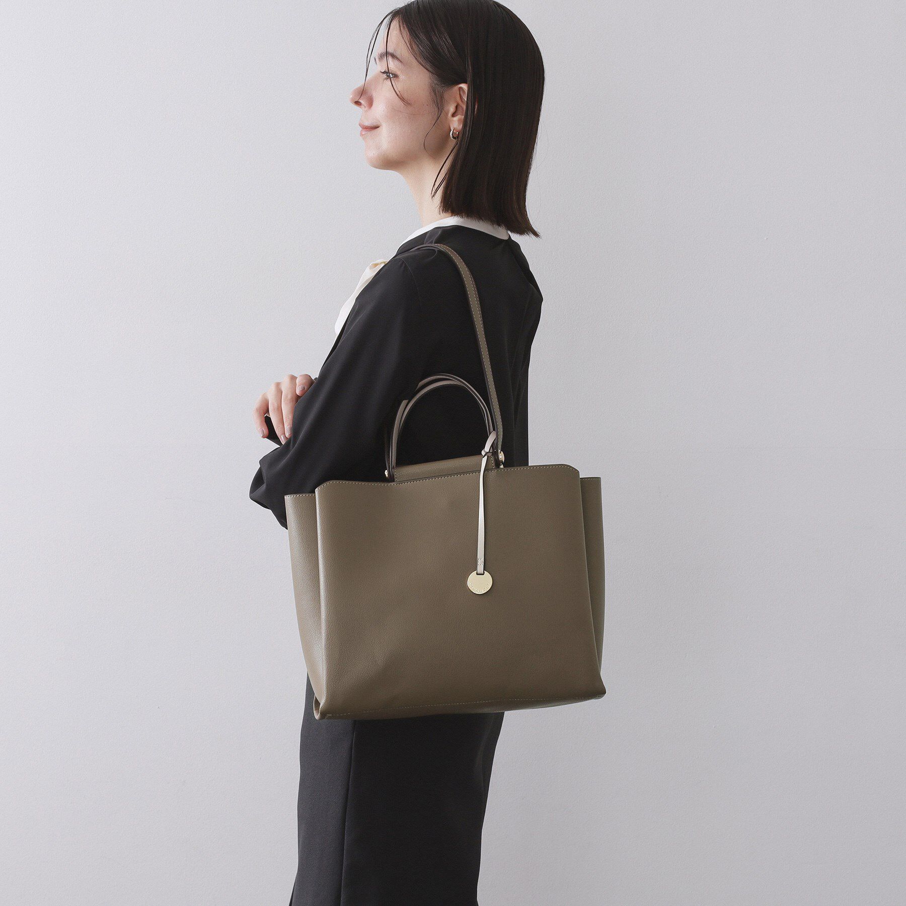 OPAQUE.CLIP「【軽量／2WAY／A4サイズ対応】3層仕様大容量合皮トートバッグ」|トートバッグ|