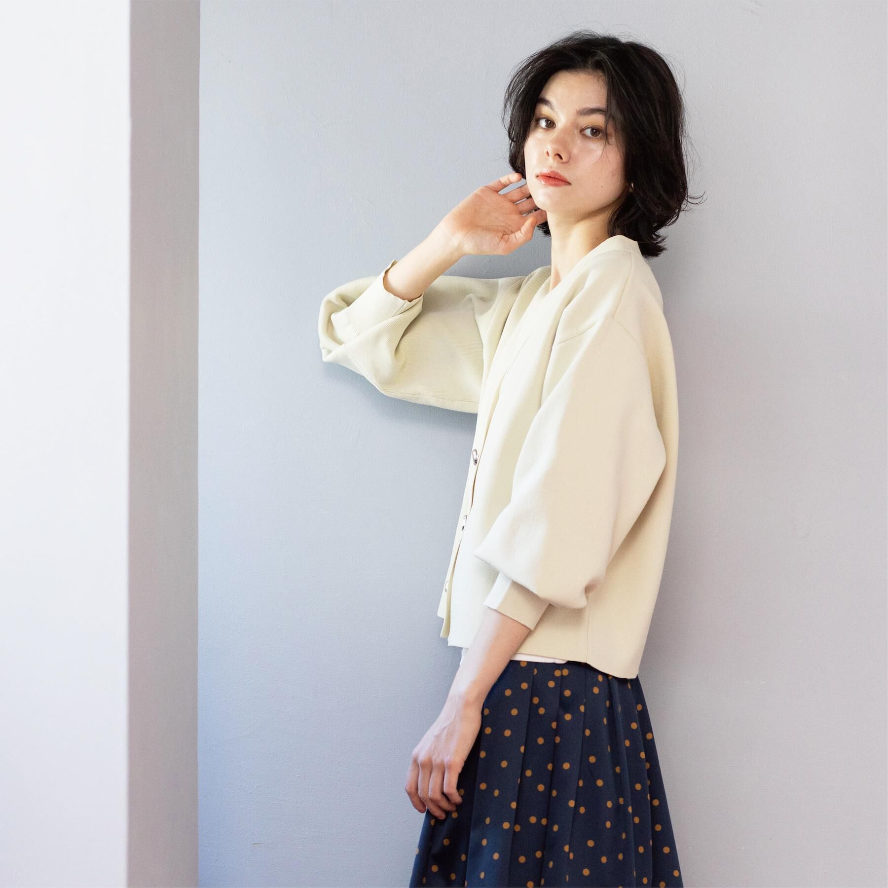 OPAQUE.CLIP「ゴールドビックボタンVネックニットカーディガン【洗濯機OK】」|カーディガン|