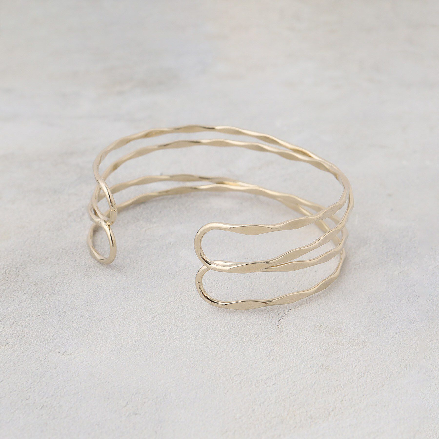 OPAQUE.CLIP「クロスメタルバングル」|ブレスレット・バングル|