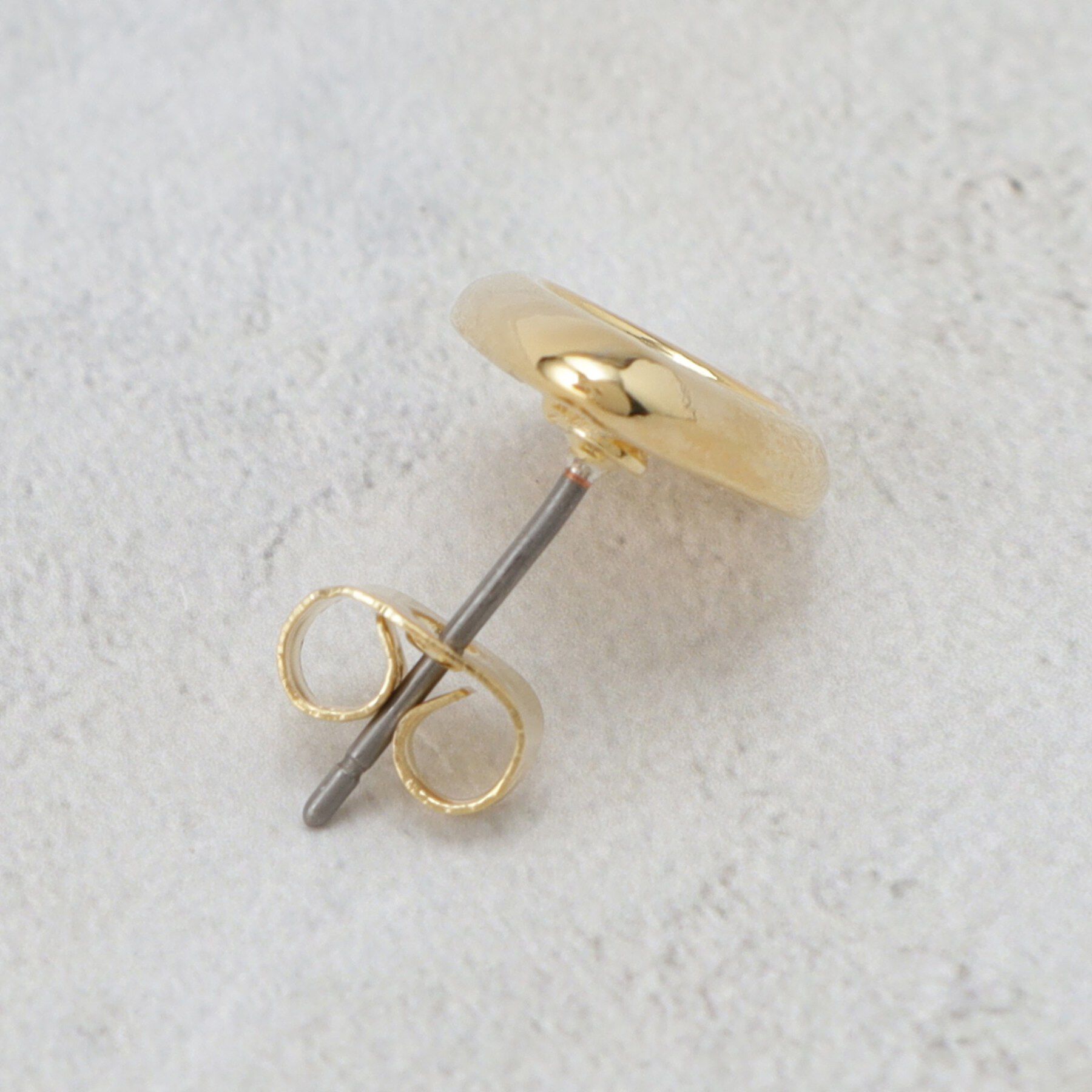 OPAQUE.CLIP「シェル&times;エッジメタルしずくピアス」|ピアス|