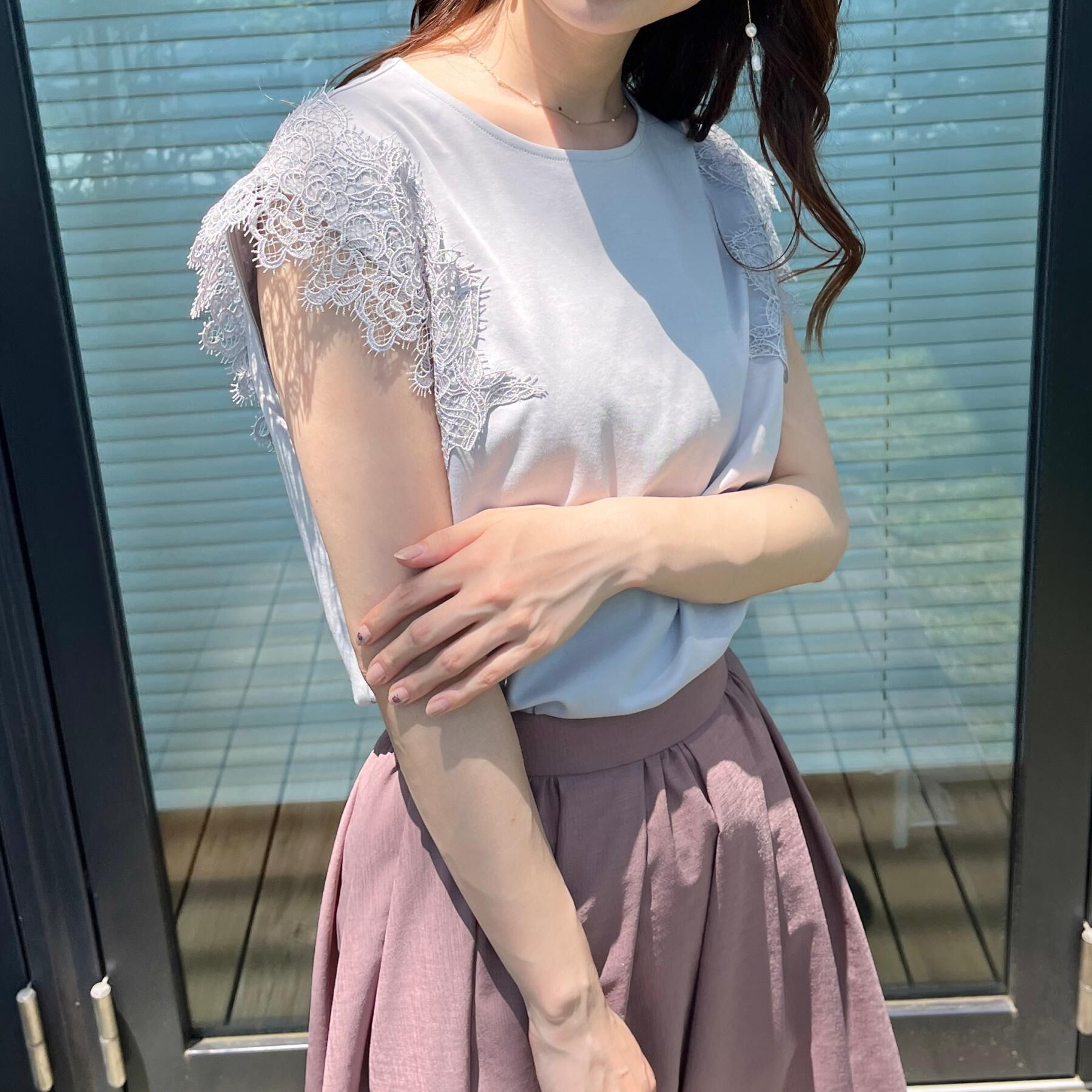 Couture broach「【マシンウォッシャブル・UVケア・接触冷感】フレンチ肩レースカットソー」|Tシャツ・カットソー|