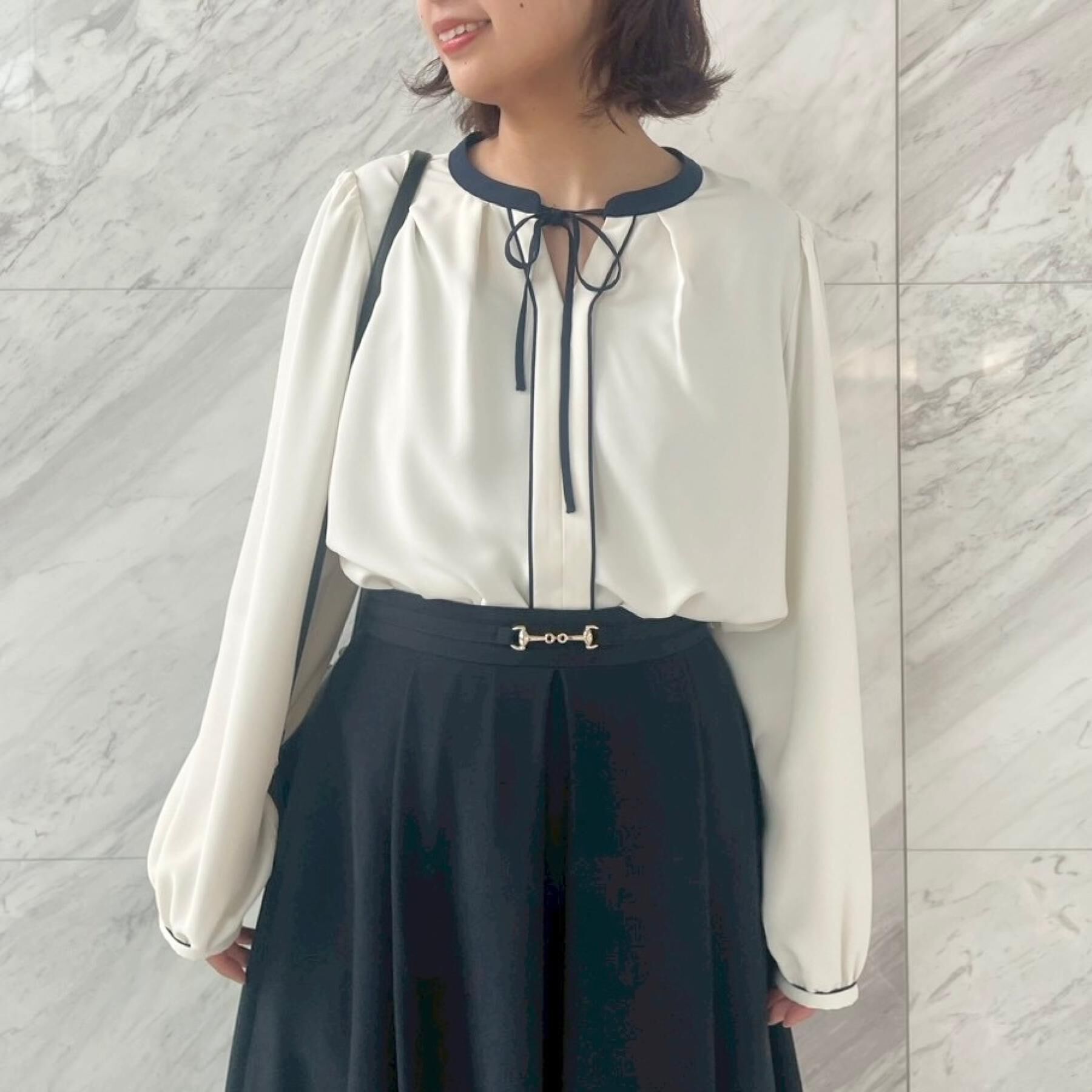 Couture broach「【洗える・ハレの日・通勤】配色 細リボンタイ ブラウス」|シャツ・ブラウス|