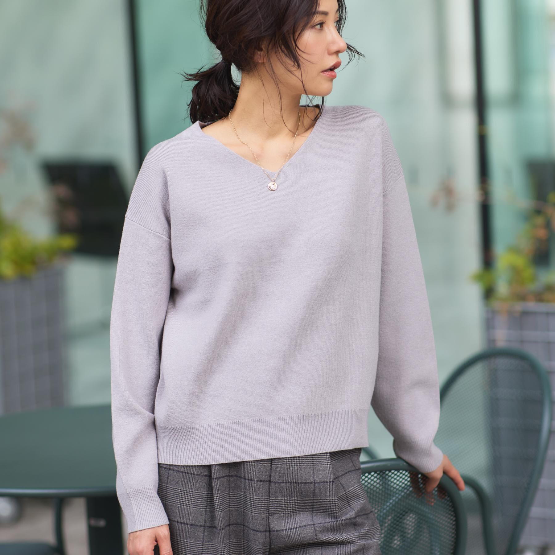 THE SHOP TK「【すっきりシルエットが叶う】大人のためのVネックニット/毛玉になりにくい/静電気防止/洗濯機OK」|ニット・セーター|