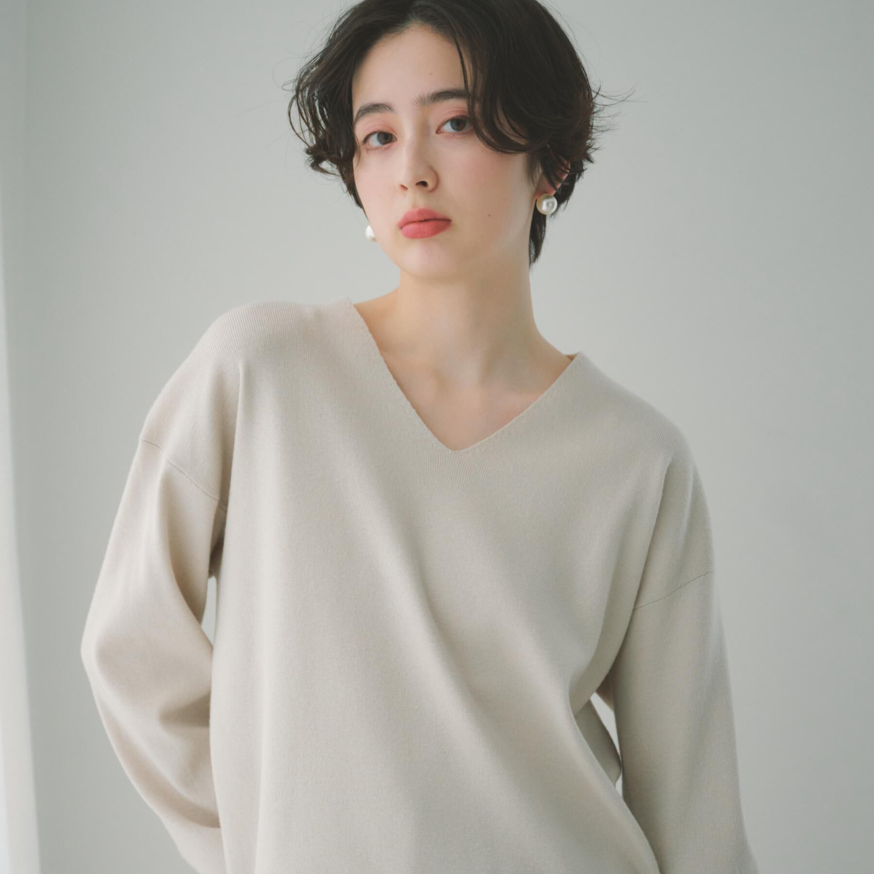 THE SHOP TK「【S-XLサイズ/上品見えが叶う】Vネックニット/洗濯機OK」|ニット・セーター|グレージュ(050)