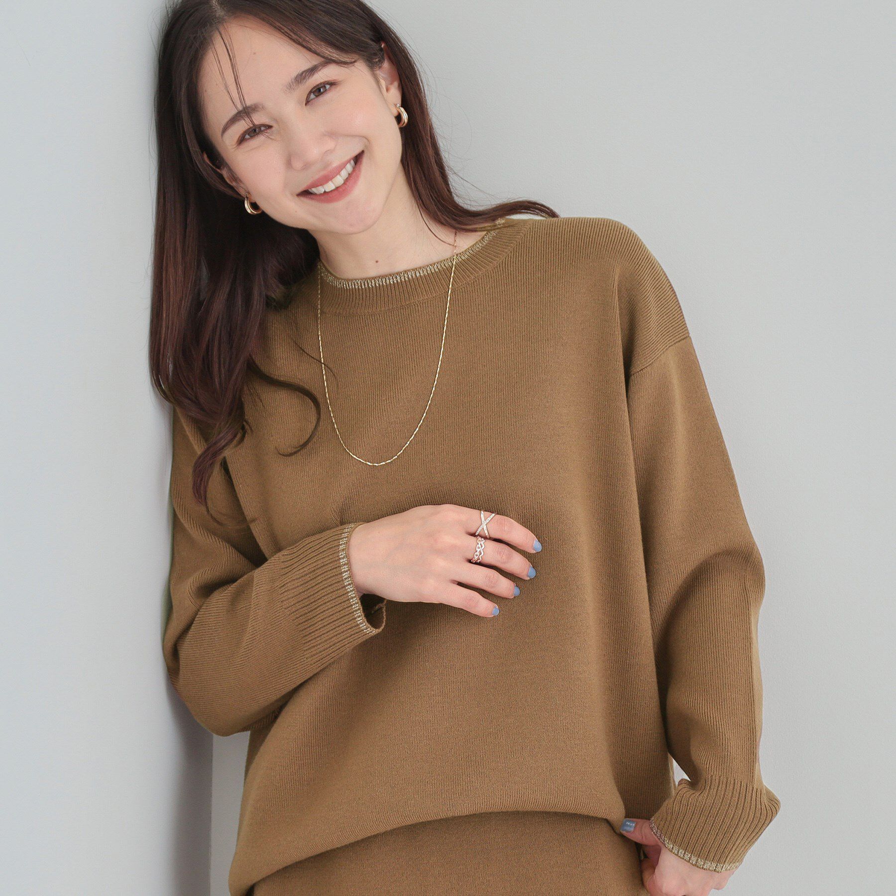 SHOO･LA･RUE「【洗濯機可/セットアップ可/毛玉になりにくい】さりげないラメ使いで差をつける クルーネックニット」|ニット・セーター|ブラウン(043)