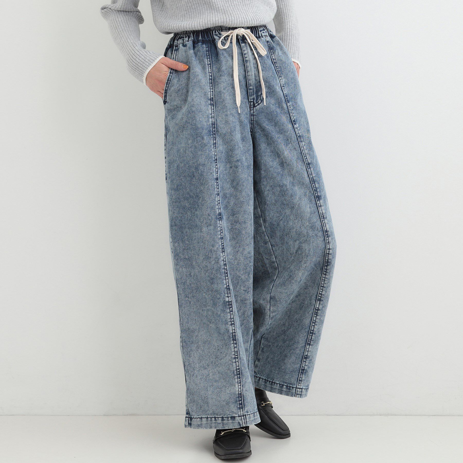 SHOO･LA･RUE「【S-LL】抜け感あるスタイルに ケミカルデニム イージーワイドパンツ」|デニム|ネイビー(094)