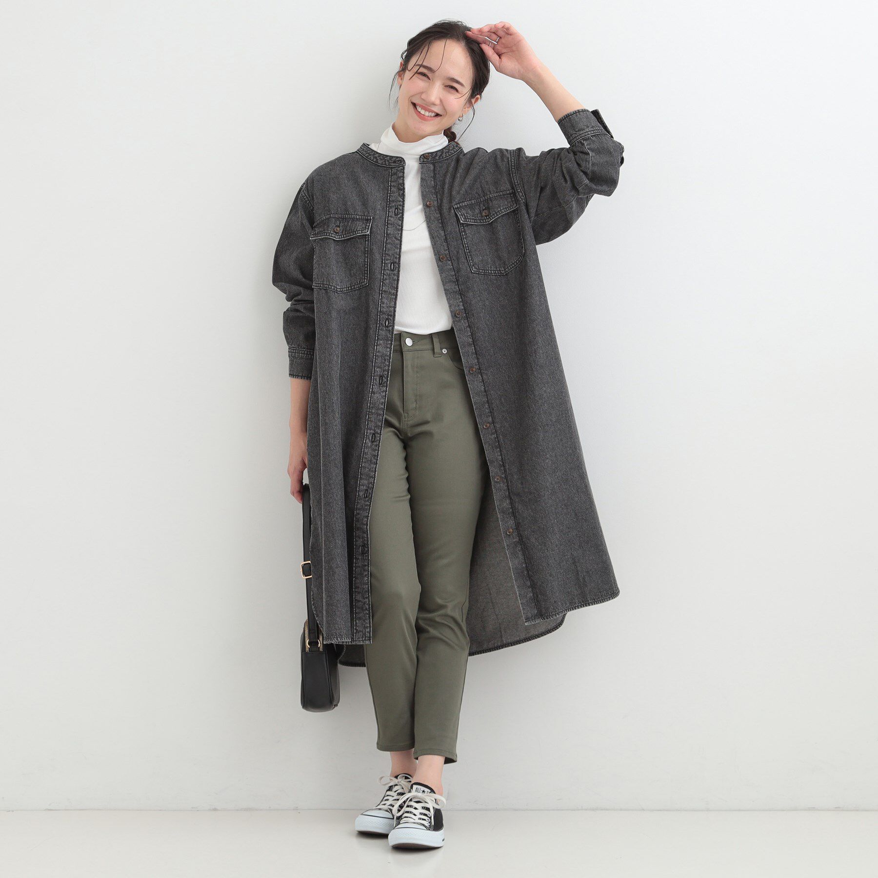 SHOO･LA･RUE「【ライトオンスデニム/S-LL】体型カバーにも 首元すっきり ロングデニムシャツワンピース」|ワンピース|