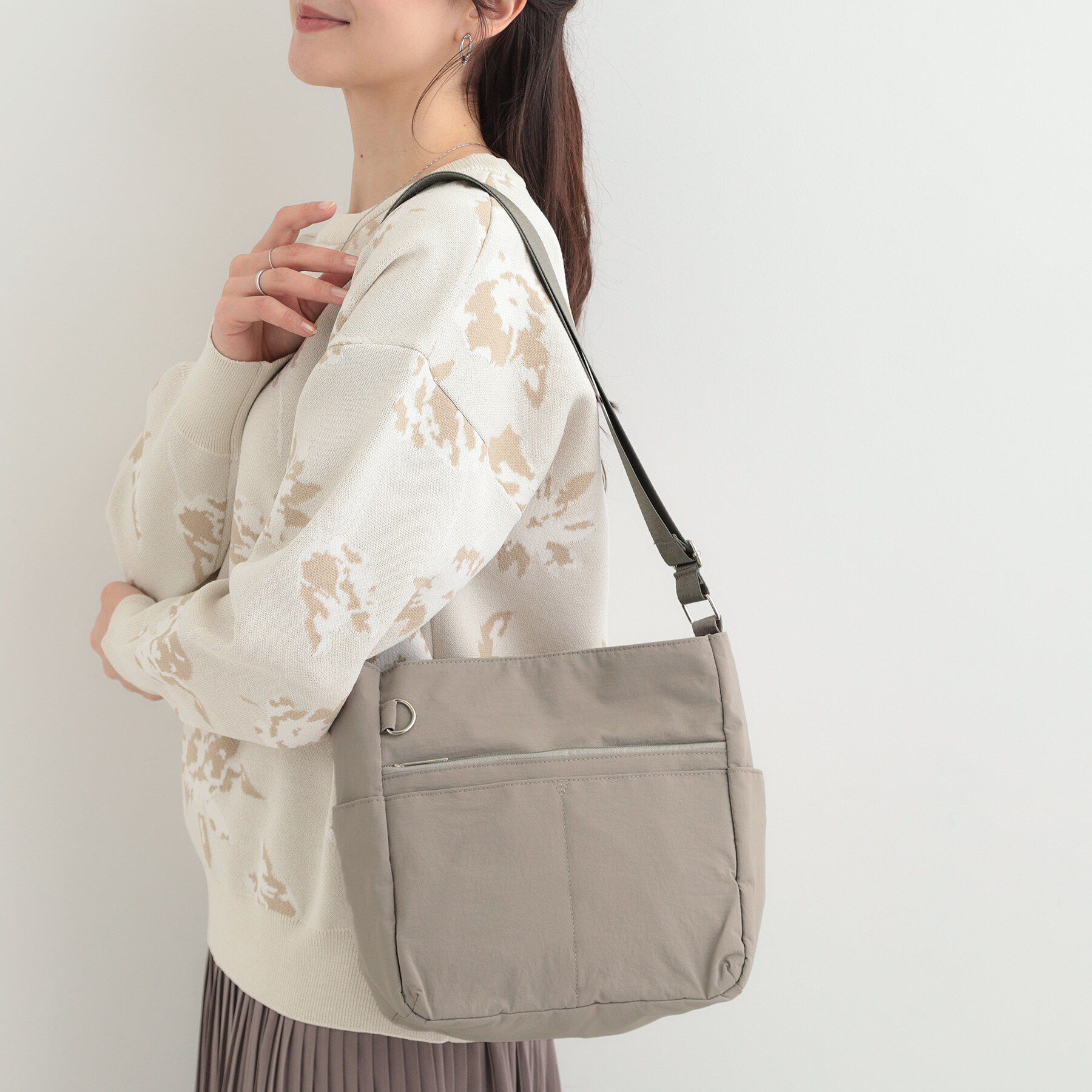 SHOO･LA･RUE「【撥水/軽量】驚きの収納力 10ポケットショルダーバッグ」|ショルダー・メッセンジャー|