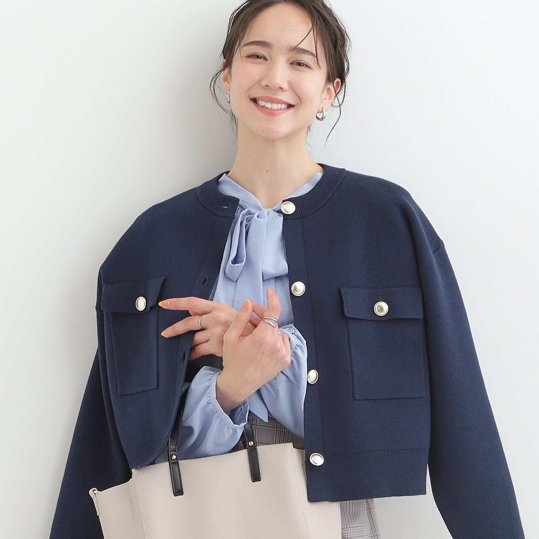 SHOO･LA･RUE「【洗濯機可/S-LL】金ボタンが華やかさを演出 ニットカーディガン」|カーディガン|ネイビー(094)