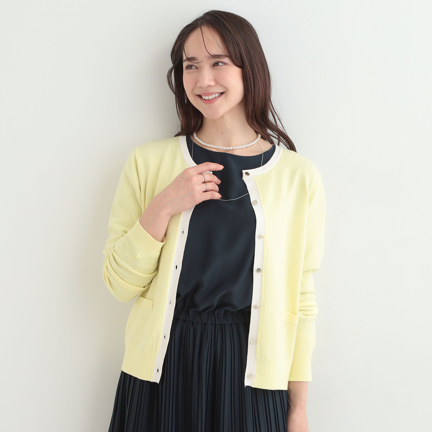 SHOO･LA･RUE「【洗濯機可/S-LL/アンサンブル可】パールボタンが上品　華やぎ配色カーディガン」|カーディガン|