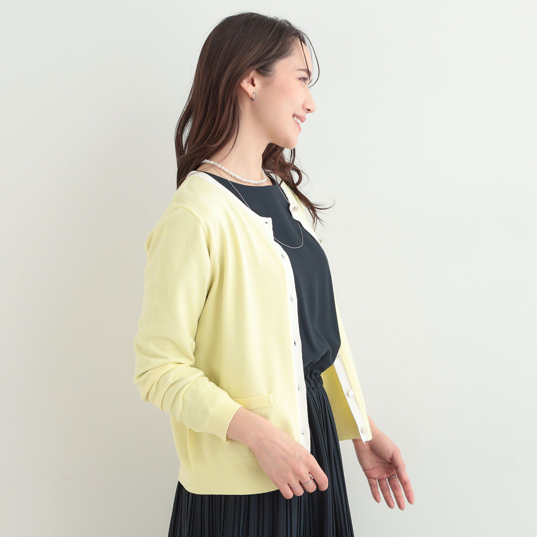 SHOO･LA･RUE「【洗濯機可/S-LL/アンサンブル可】パールボタンが上品　華やぎ配色カーディガン」|カーディガン|