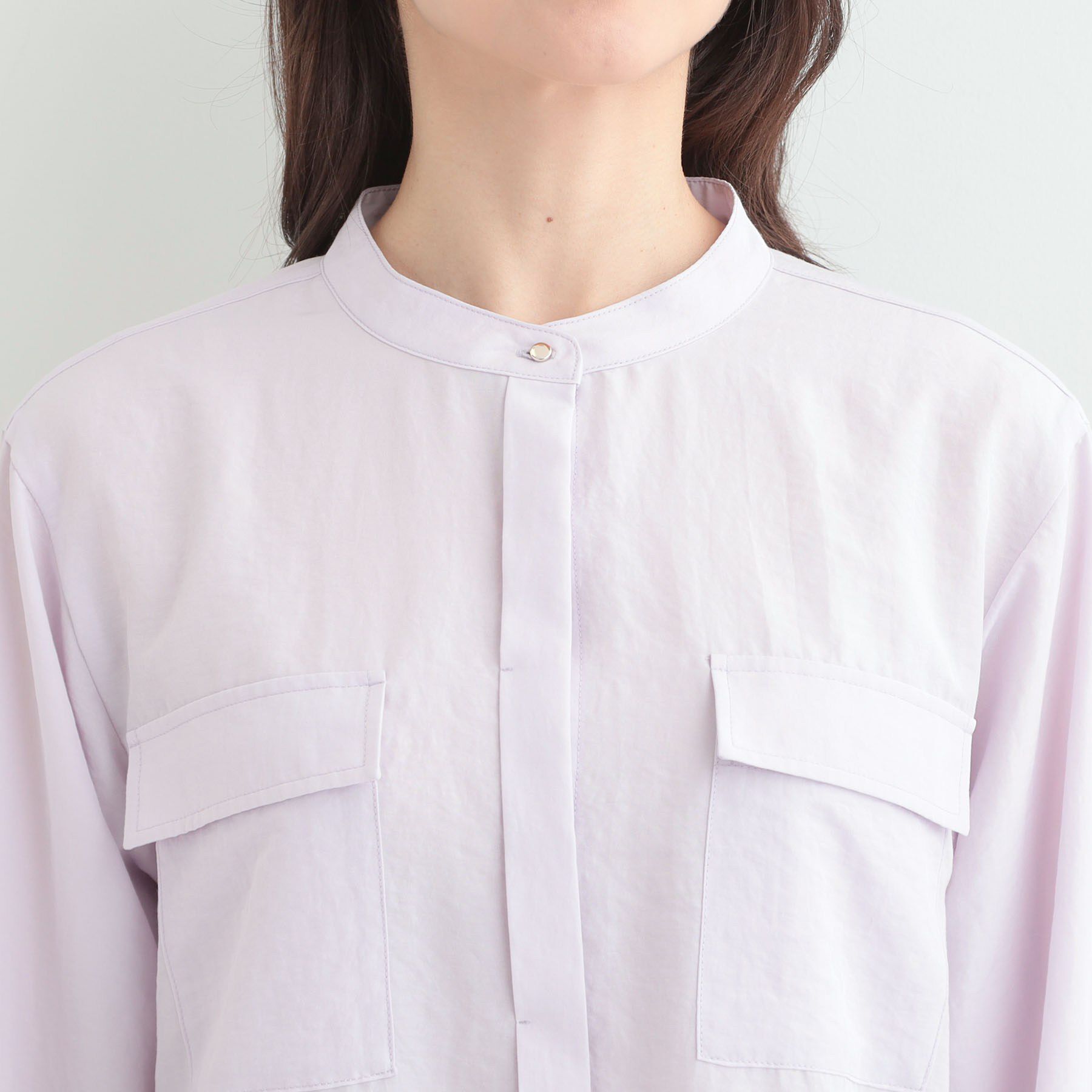 SHOO･LA･RUE「【イージーケア/S-LL/UV】きれいめにもラフにも　ダブルフラップポケットバンドカラーシャツ」|シャツ・ブラウス|