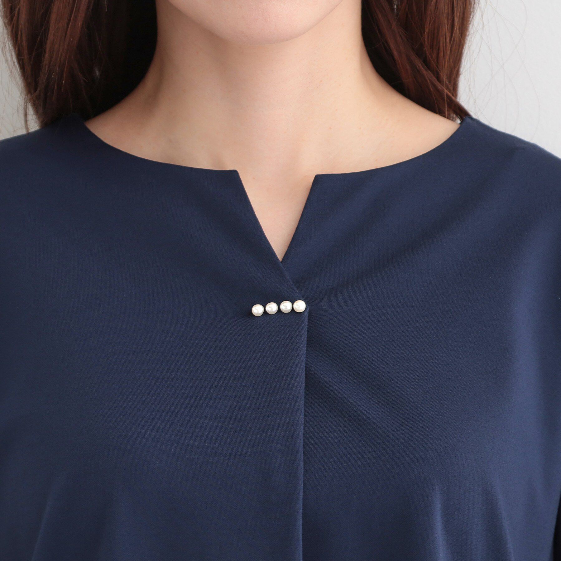 SHOO･LA･RUE「【洗濯機可/イージーケア/UV】パール調付きカットブラウス」|シャツ・ブラウス|