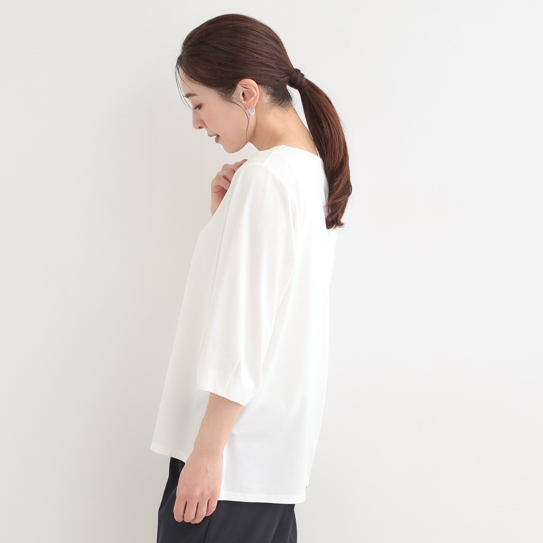 SHOO･LA･RUE「【洗濯機可/イージーケア/UV】パール調付きカットブラウス」|シャツ・ブラウス|