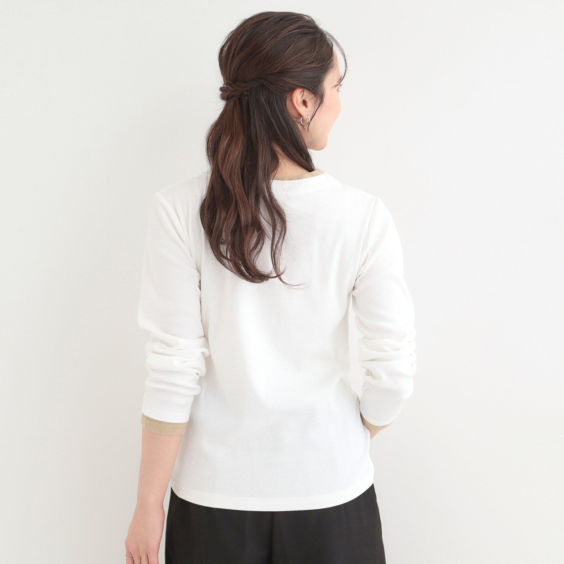 SHOO･LA･RUE「【洗濯機可/S-LL】1枚でサマ見え レイヤード風配色 ヘンリーネックロンT」|Tシャツ・カットソー|