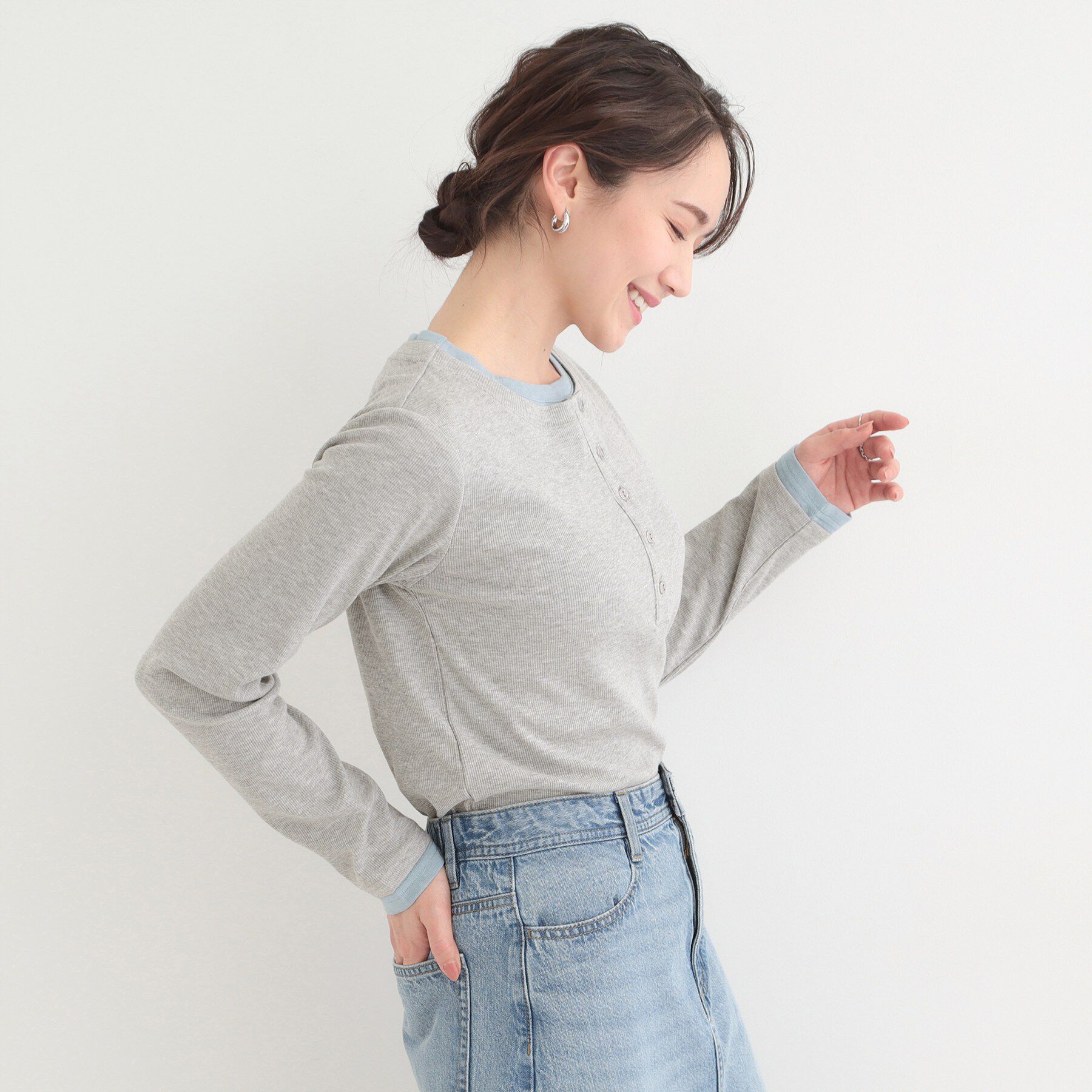 SHOO･LA･RUE「【洗濯機可/S-LL】1枚でサマ見え レイヤード風配色 ヘンリーネックロンT」|Tシャツ・カットソー|