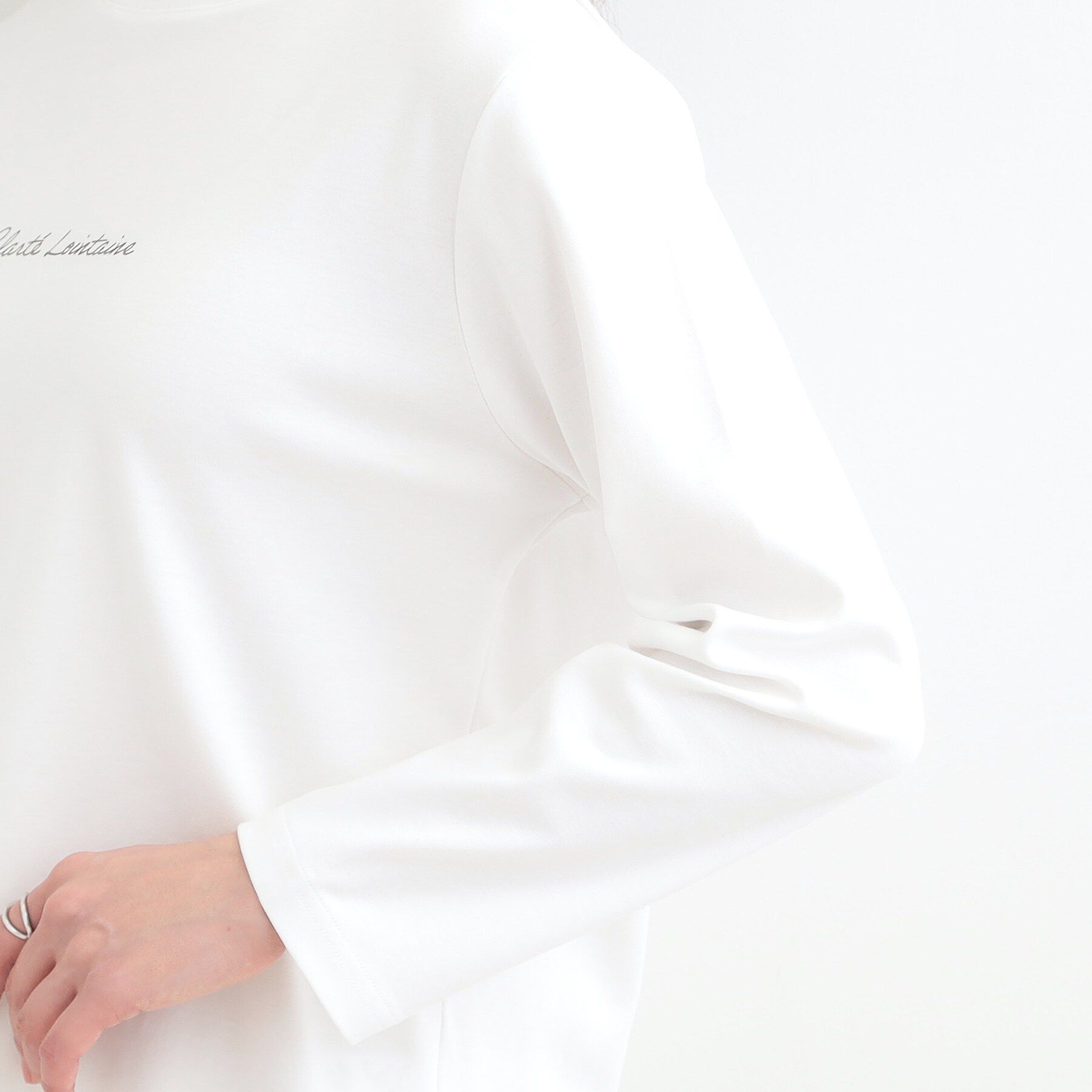 SHOO･LA･RUE「【接触冷感/UV/抗菌防臭】小さめロゴの大人スムースロンT」|Tシャツ・カットソー|