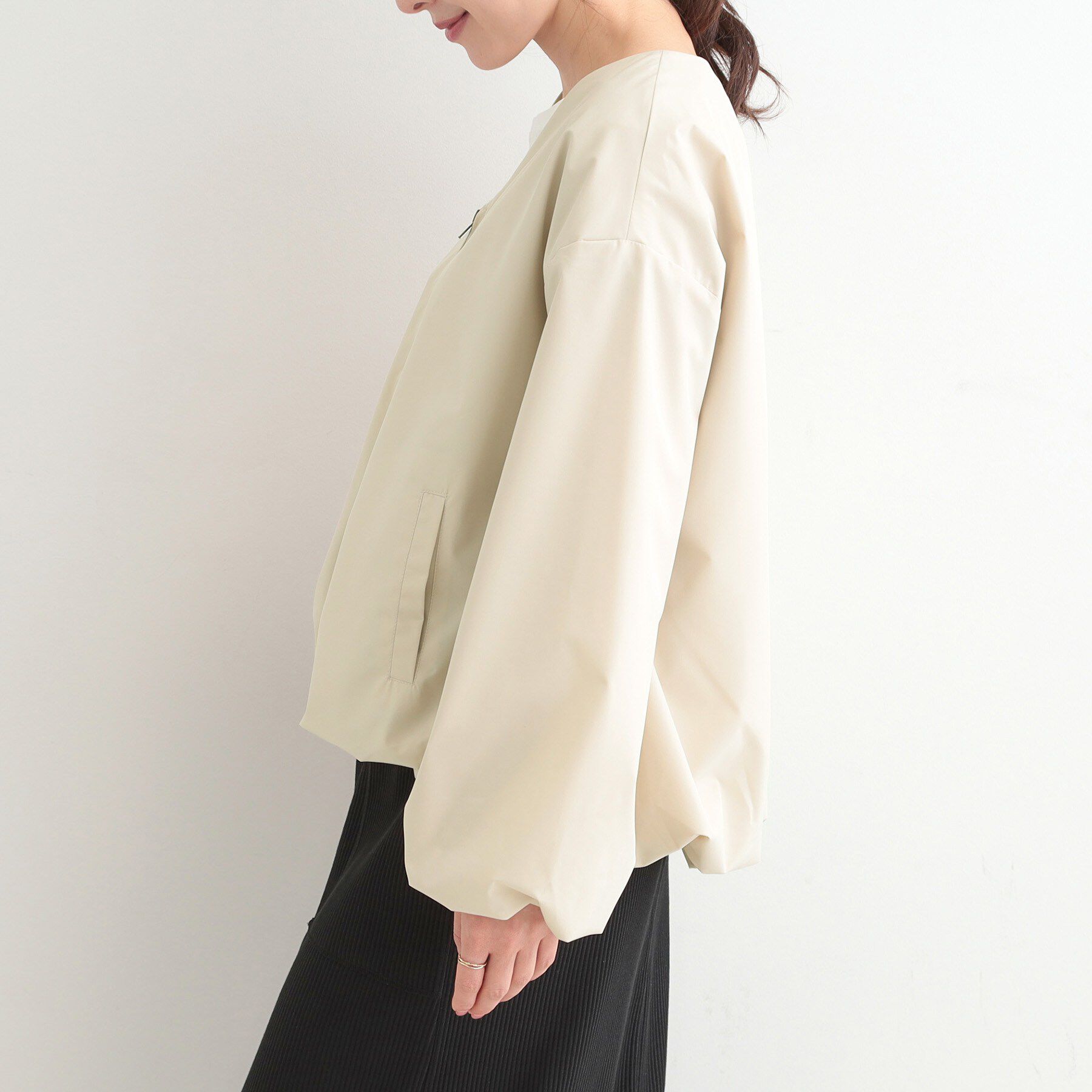 SHOO･LA･RUE「【防風/撥水/S-LL】顔回りすっきり見え　Vネックバルーンブルゾン」|ブルゾン・スタジャン|