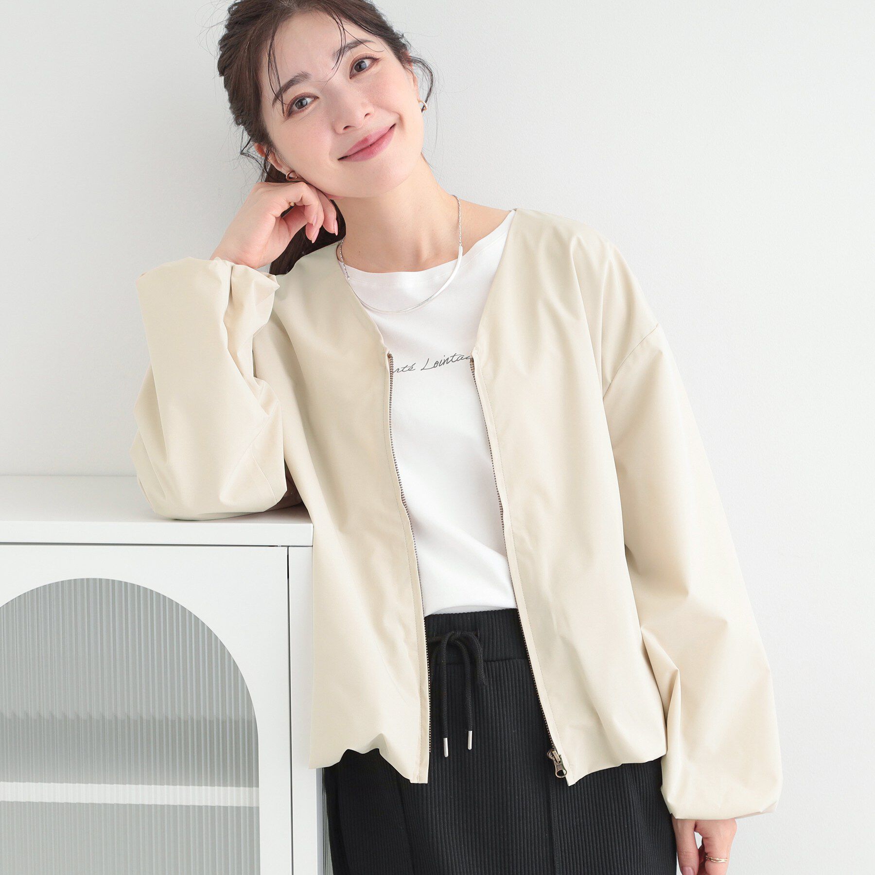 SHOO･LA･RUE「【防風/撥水/S-LL】顔回りすっきり見え　Vネックバルーンブルゾン」|ブルゾン・スタジャン|ベージュ(052)