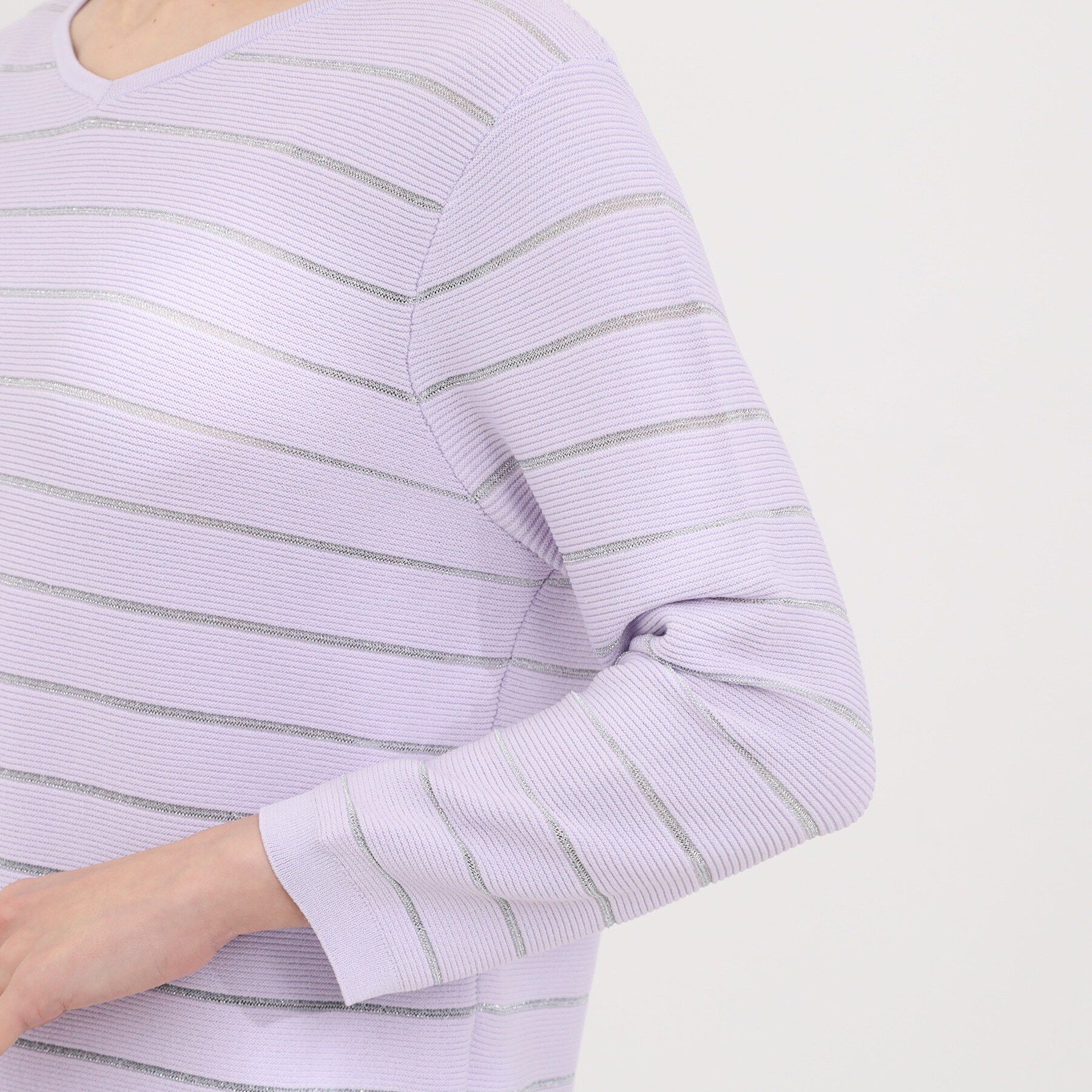 SHOO･LA･RUE「【洗える】デコルテがきれいに見えるVネックラメボーダーニット」|ニット・セーター|