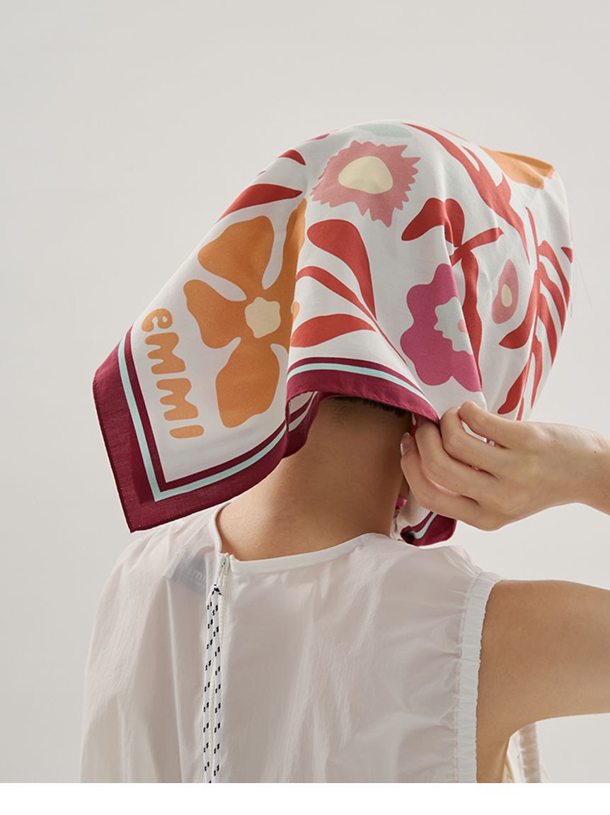 emmi atelier「フラワープリントスカーフ」|バンダナ・スカーフ|