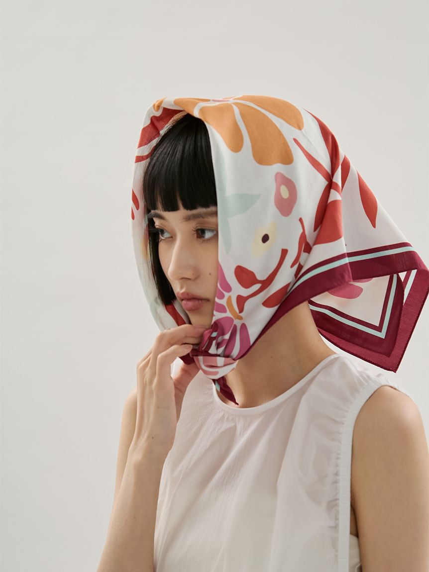 emmi atelier「フラワープリントスカーフ」|バンダナ・スカーフ|