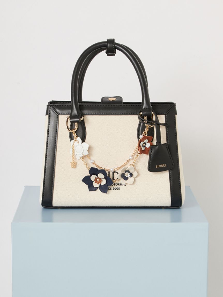 SNIDEL「フラワーブルームチャーム」|キーケース|