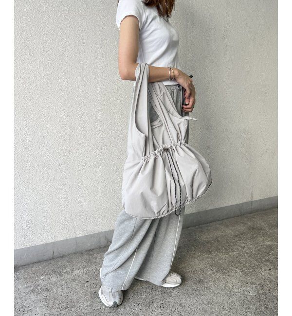 ikka「【雑誌InRed4月号掲載】撥水ドロストポケバルーントート」|トートバッグ|