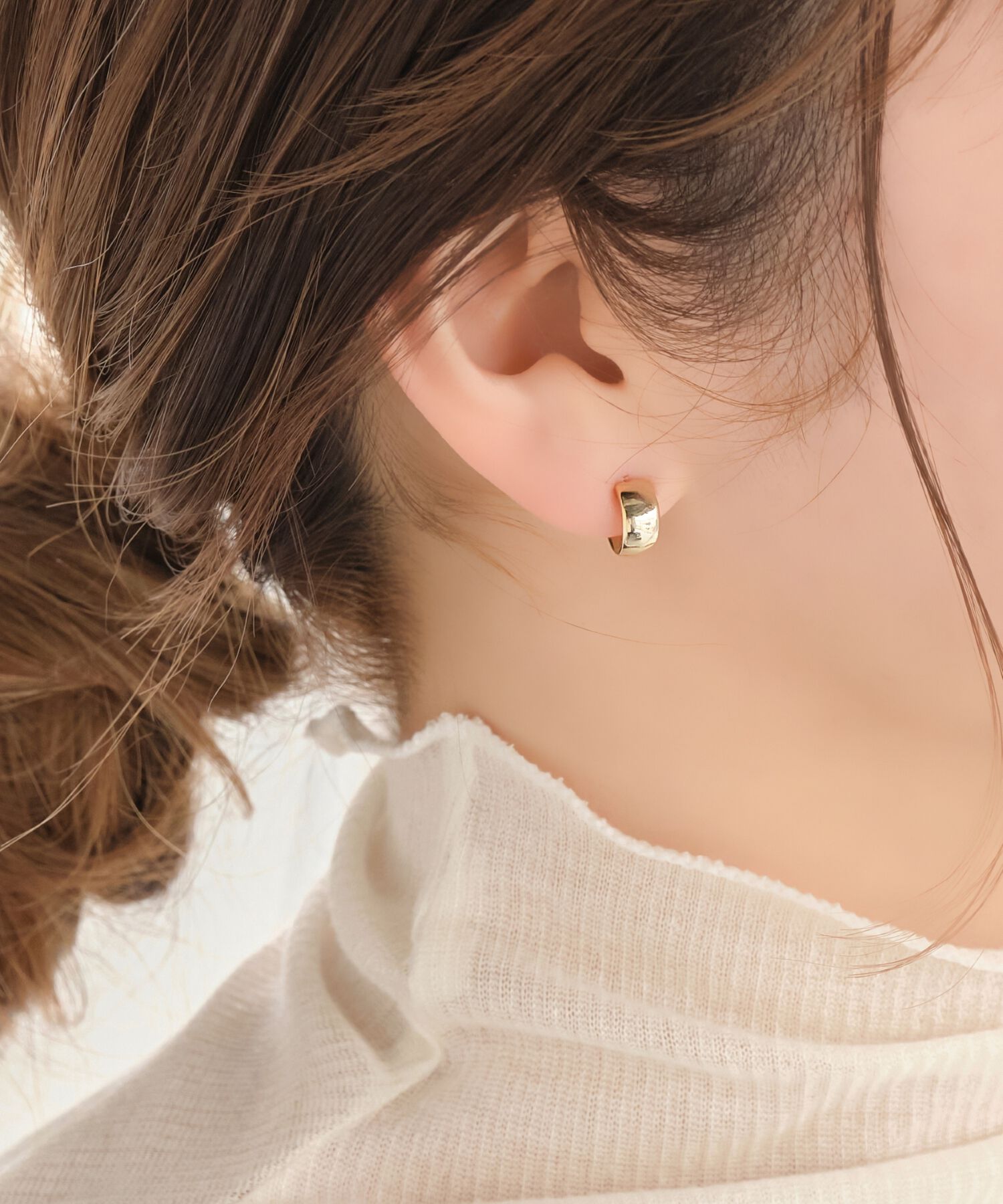 Phoebe「【金属アレルギー対応】【痛くないシリーズ】モードミニマルフープライトフィットイヤリング　ゴールド」|イヤリング|ゴールド