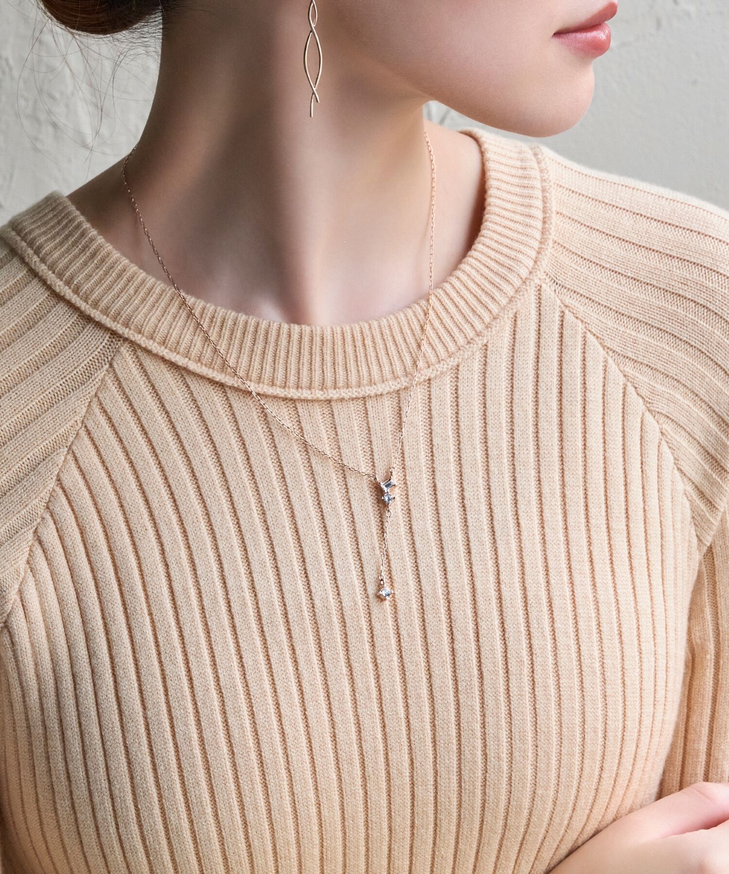 Phoebe「【金属アレルギー対応】ラディアンスビジューYラインネックレス　シャンパンゴールド」|ネックレス|