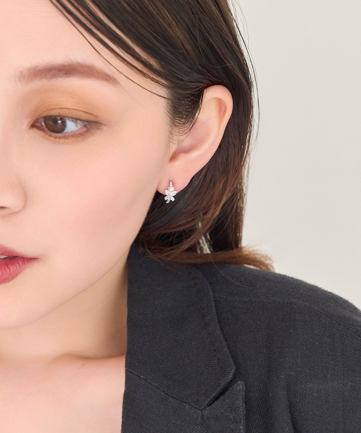 Phoebe「ロマンティックビジューバタフライフープピアス　シルバー」|ピアス|