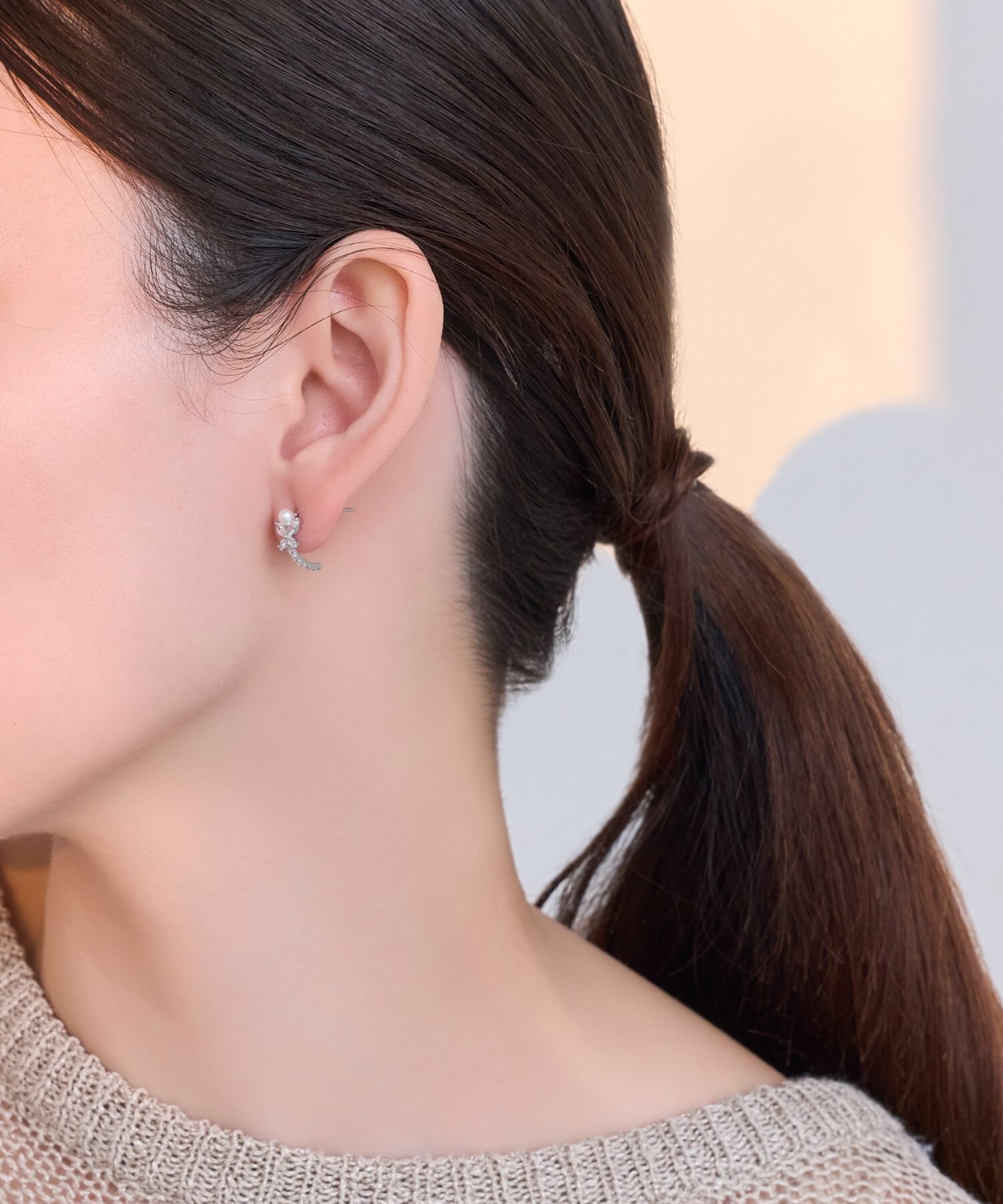 Phoebe「ロマンティックビジューバタフライフープピアス　シルバー」|ピアス|