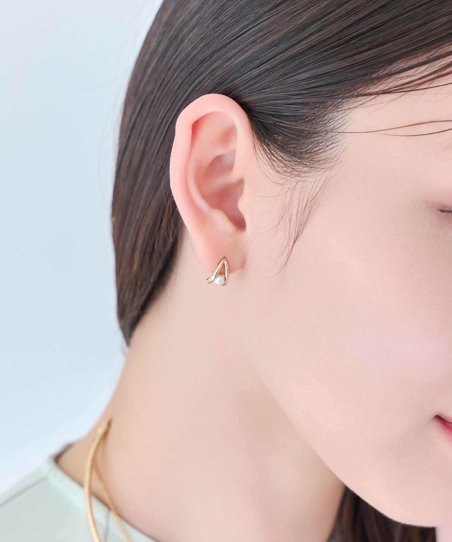 Phoebe「【痛くないシリーズ/金属アレルギー対応】ドロップパールライトフィットイヤリング　ゴールド」|イヤリング|