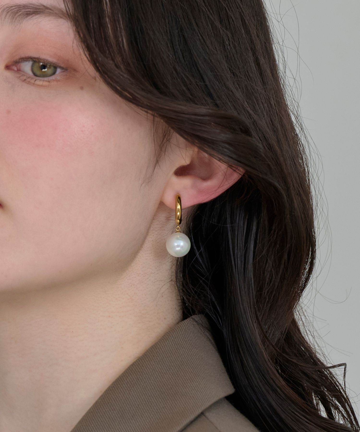 Phoebe「【金属アレルギー対応】カルチャードパールフープピアス/ステンレス/大ぶり/存在感◎/主役級」|ピアス|ホワイト