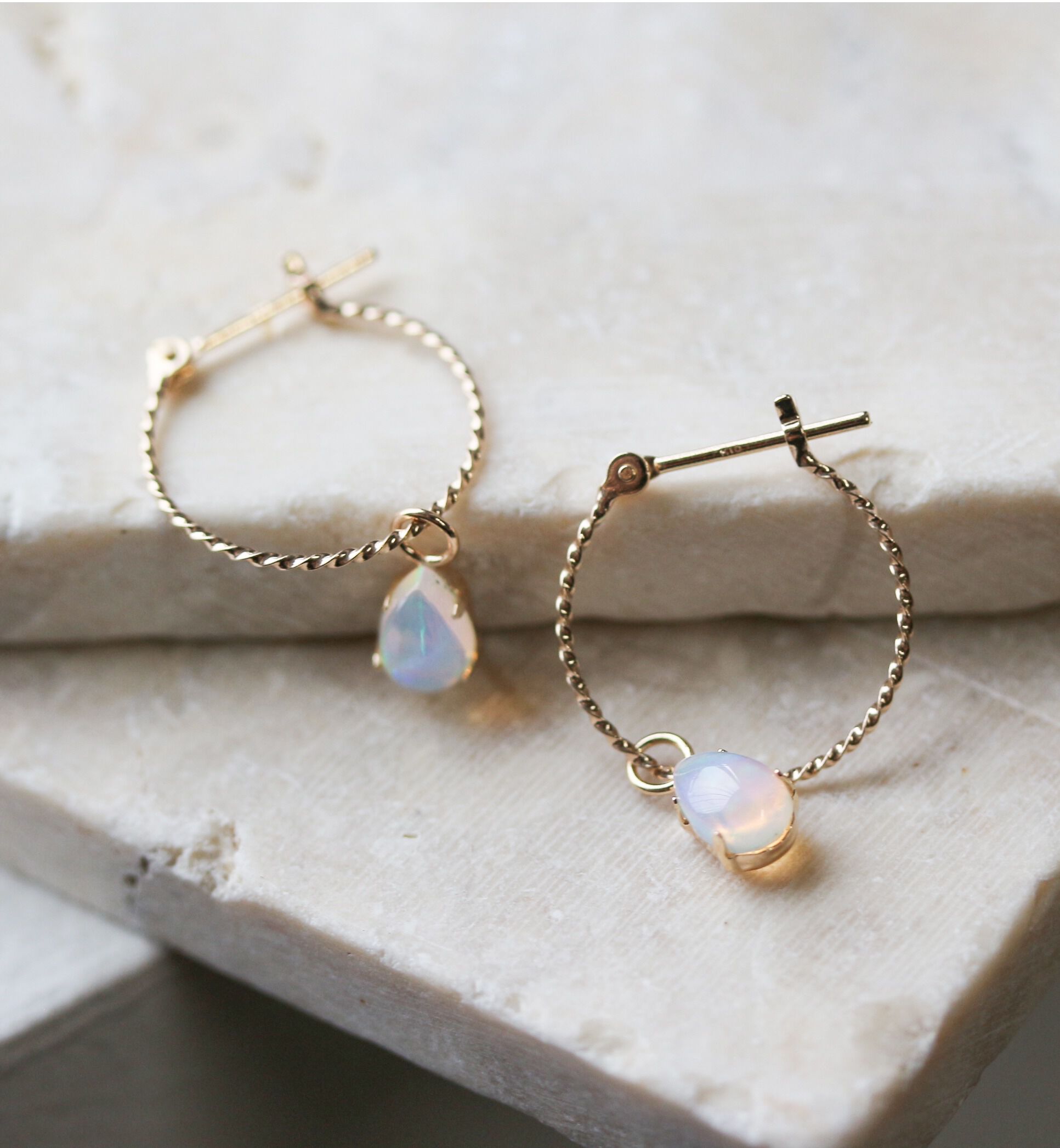  「オパール スナップ フープ ピアス  | K10YG」|ピアス|K10 イエローゴールド