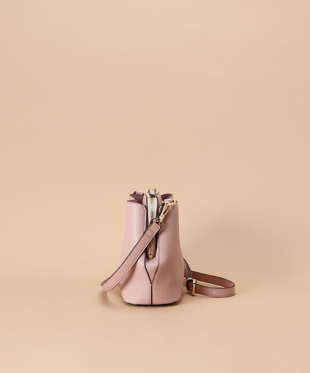 Samantha Thavasa「ウェーブデザインカッティングショルダーバッグ」|ショルダー・メッセンジャー|