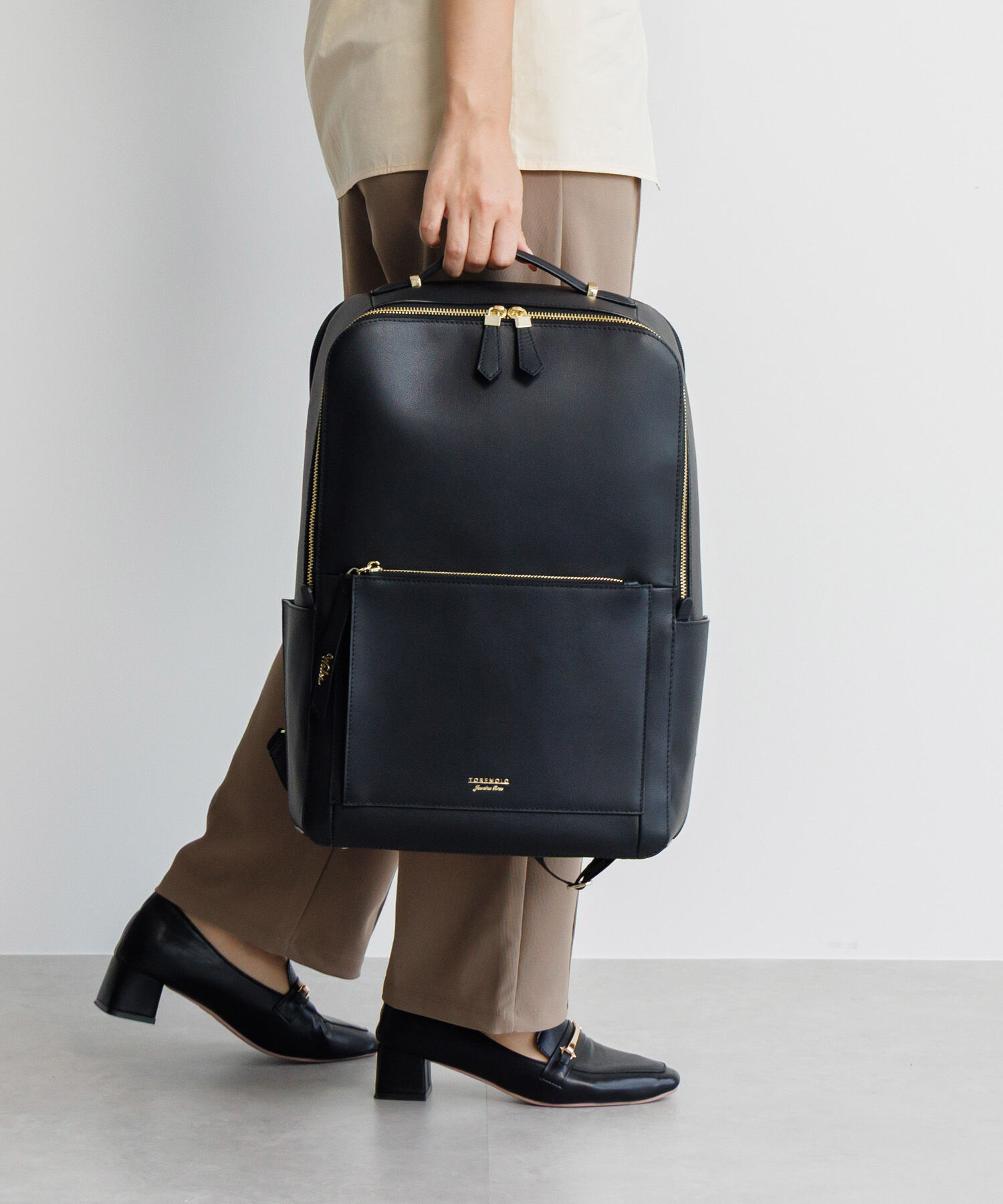 Jewelna Rose「Jewelna Rose ウェールズ リュック B4サイズ 15.6インチ収納 本革 11975」|リュック|ブラック