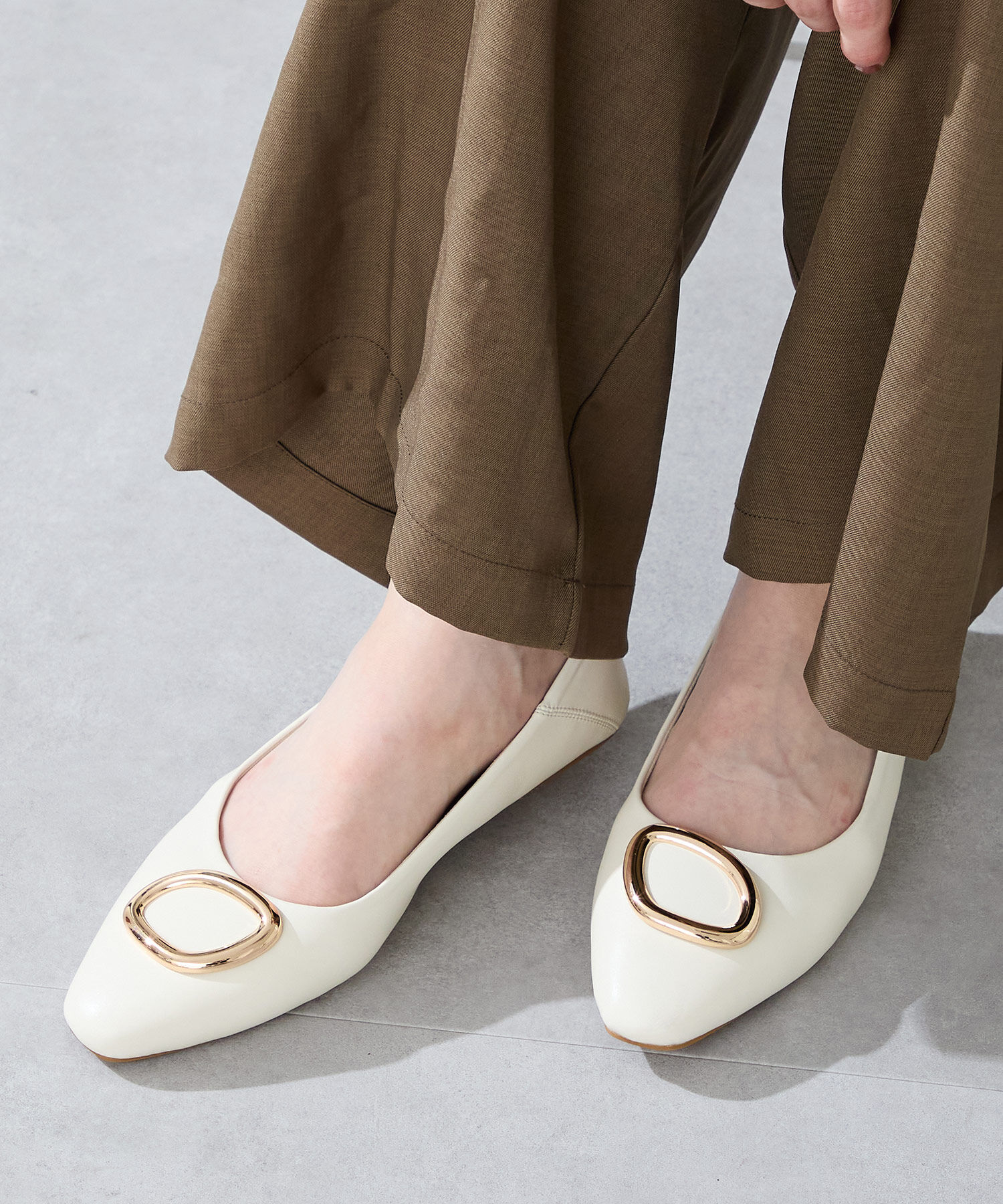 WA Oriental TRaffic「ゴールドモチーフフラットパンプス/52309」|パンプス|WHITE