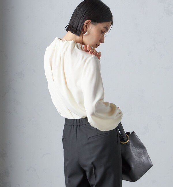 SHIPS for women「〈手洗い可能〉ネック ギャザー ソリッド 起毛 サテン ブラウス」|シャツ・ブラウス|